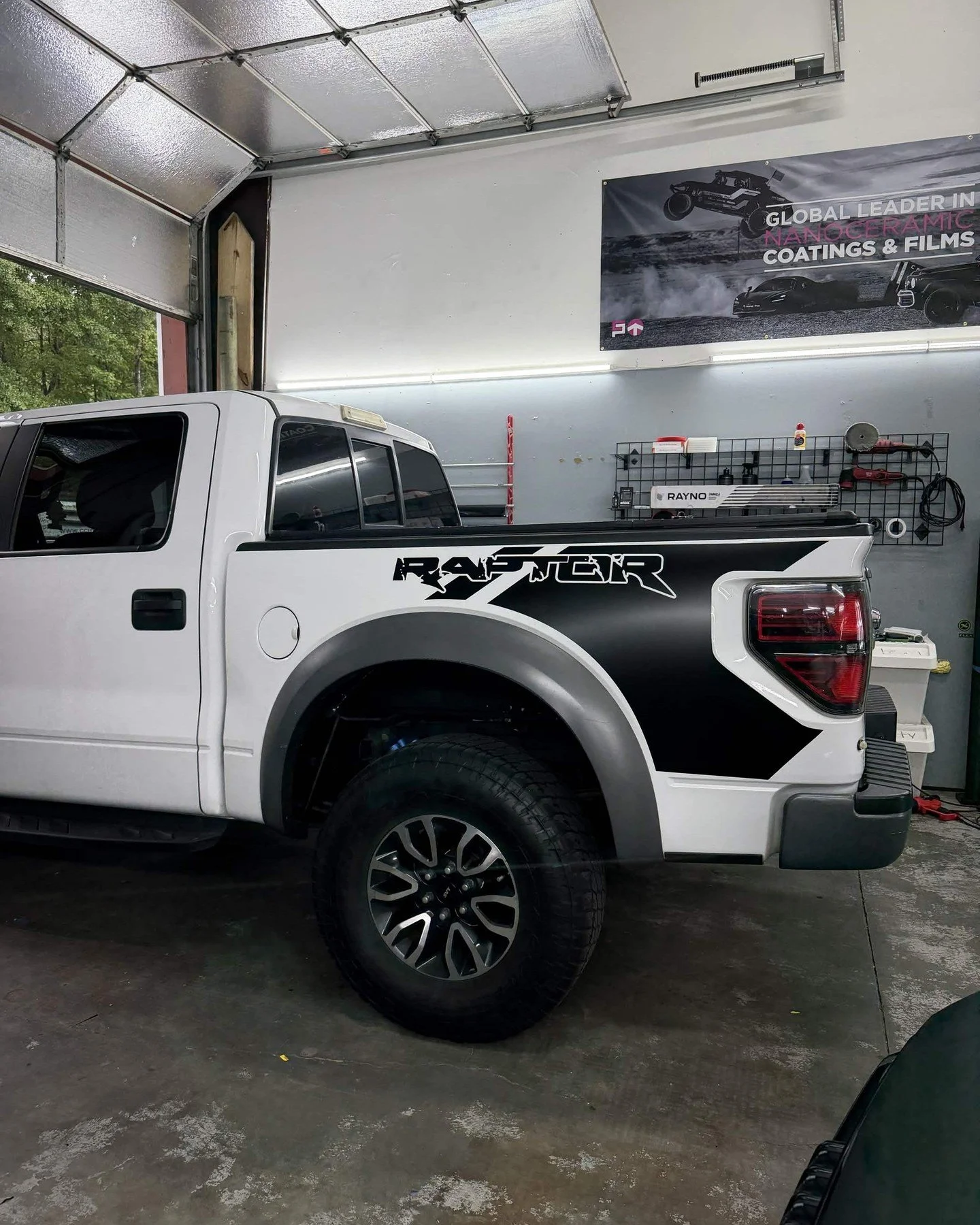 🛻 Built Tough. Branded to Stand Out! 🔥

Another custom truck graphics project completed here at TGD Wraps!

This Ford F-150 got a bold, clean look with custom graphics that complement the truck's body lines while giving it a unique appearance.

You