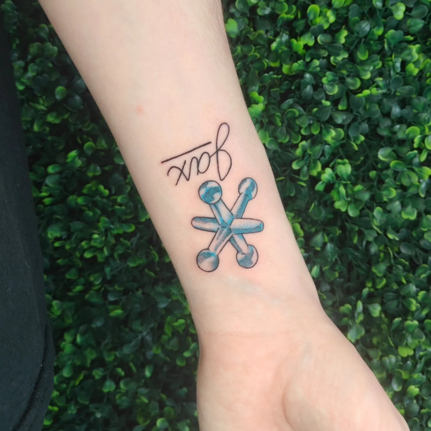 A fun idea for a first tattoo!!

I always make the joke that I'm a little shaking after tattoos, and I think you can see it in this video lol

Done at @cryptidinkstudio 
✦ thank you for looking!
✦ DM me to book!!
✦ BOOKING FEBRUARY!!!