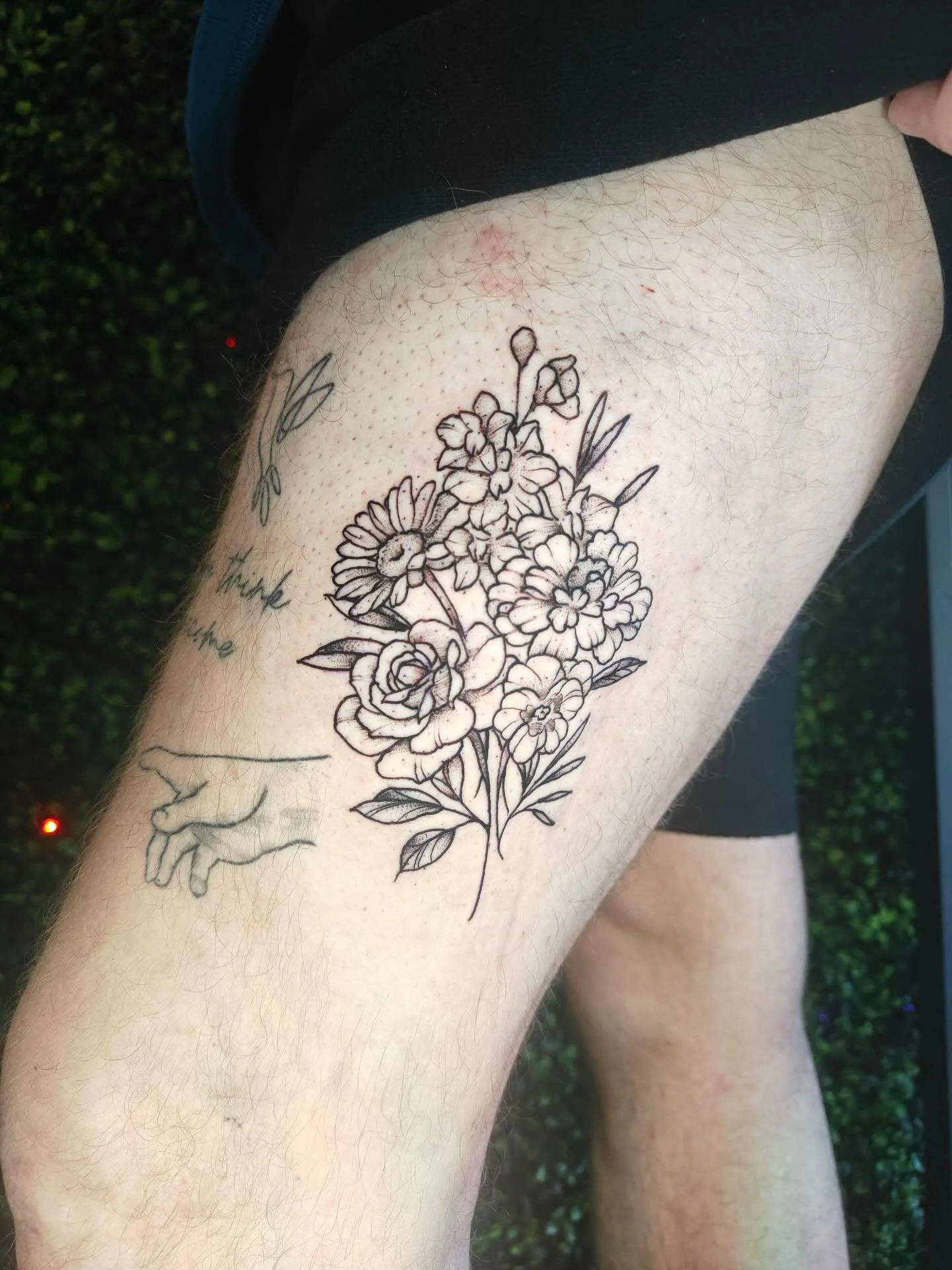 First photo is fresh and second photo is 3 months healed!
thank you jake for the trust!!

I am trying my best to catch up on messsages so please keep you eyes peeled, and I will be posting my times asap!
Done at @cryptidinkstudio 
✦ thank you for loo