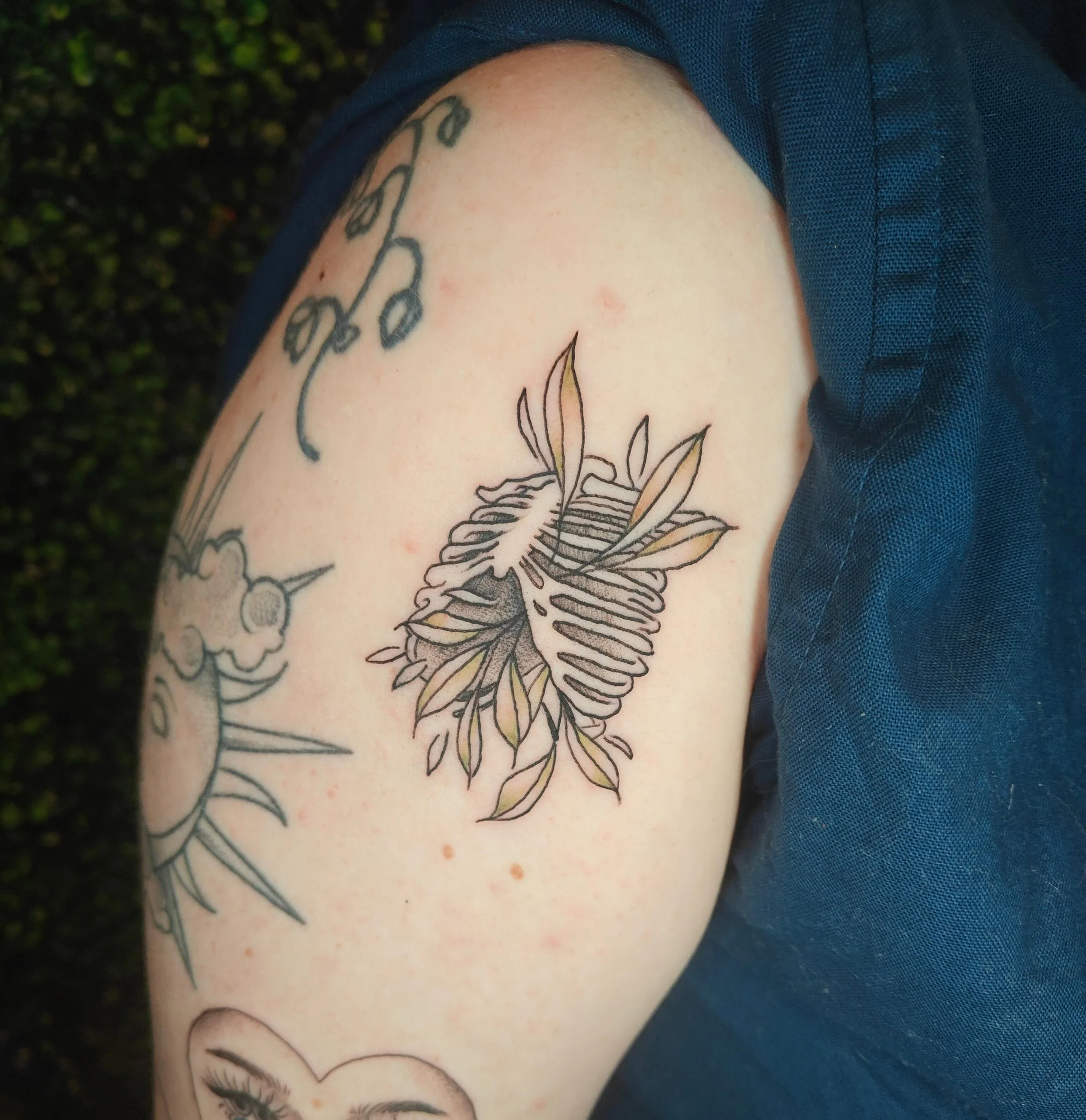 tattooing only flash?? say less!!!
thank you so much cole for all the trust<3

Done at @cryptidinkstudio 
✦ thank you for looking!
✦ DM me to book!!
✦ BOOKING JUNE!!!

#QueerTattooartist #terrehauteindiana #indianatattooartist #indianatattoo