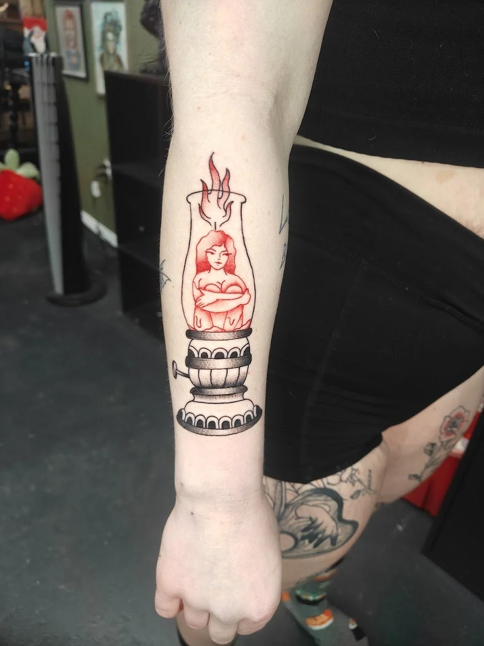 Jami-lady-lanturn-tattoo.jpg