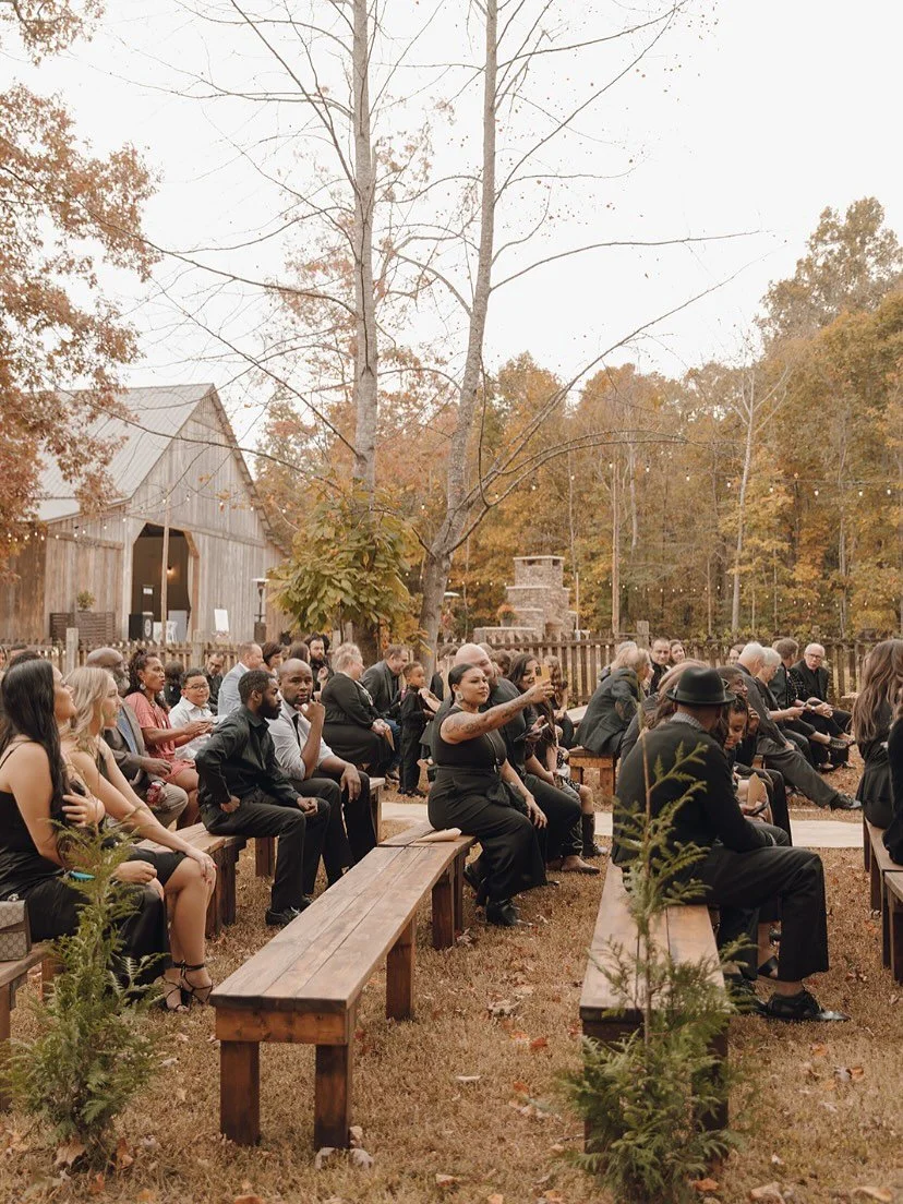 Fall weddings are so moody in the best way 🍂
📷 credits: @katiesue.photoandfilm
