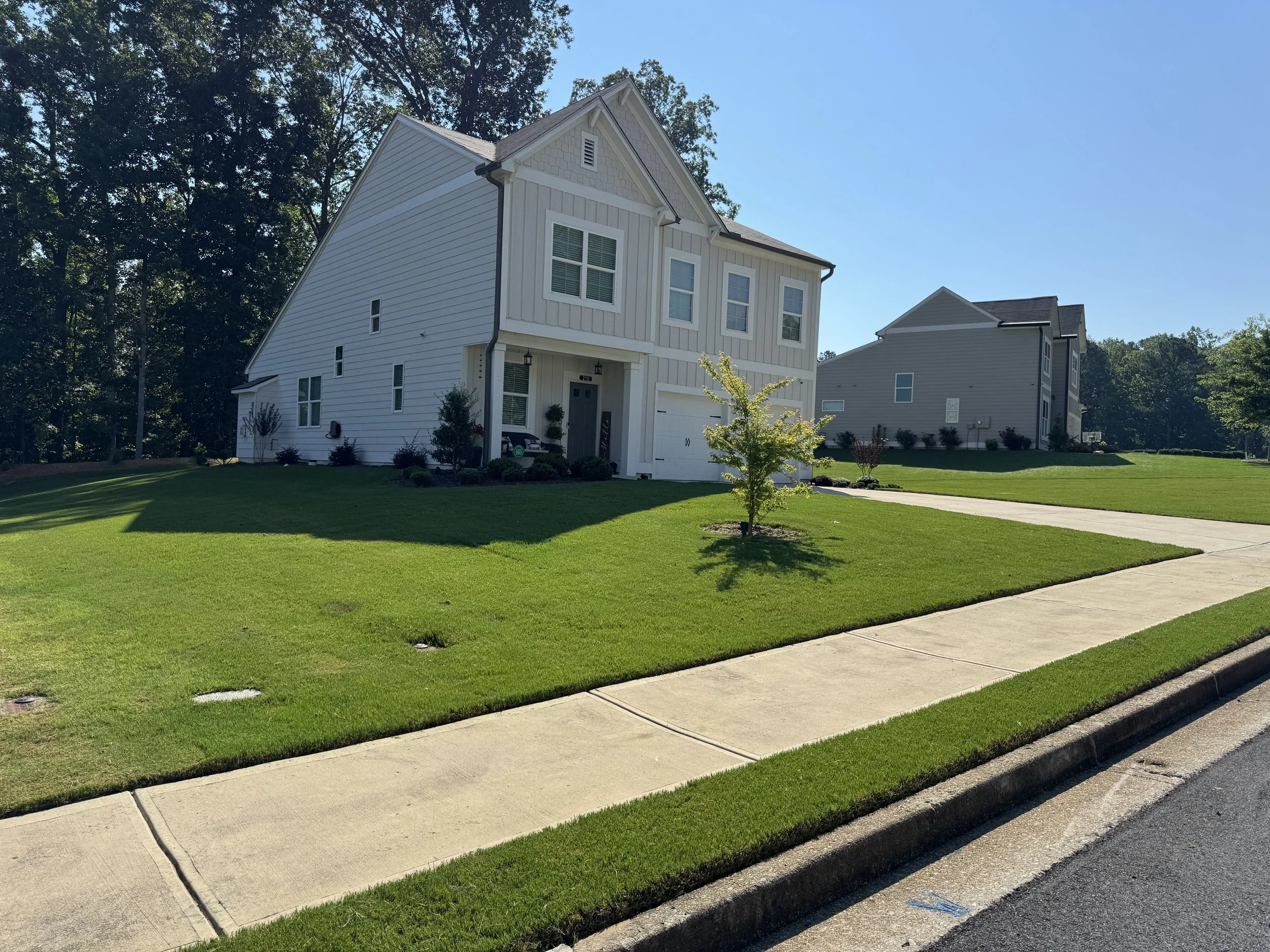 Professional lawn mowing and maintenance service for a residential property in Dallas, GA