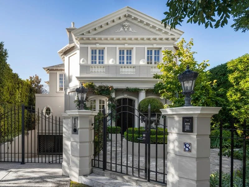 Luxury Fencing in Melbourne: Elevating Architectural Homes with Custom Design
