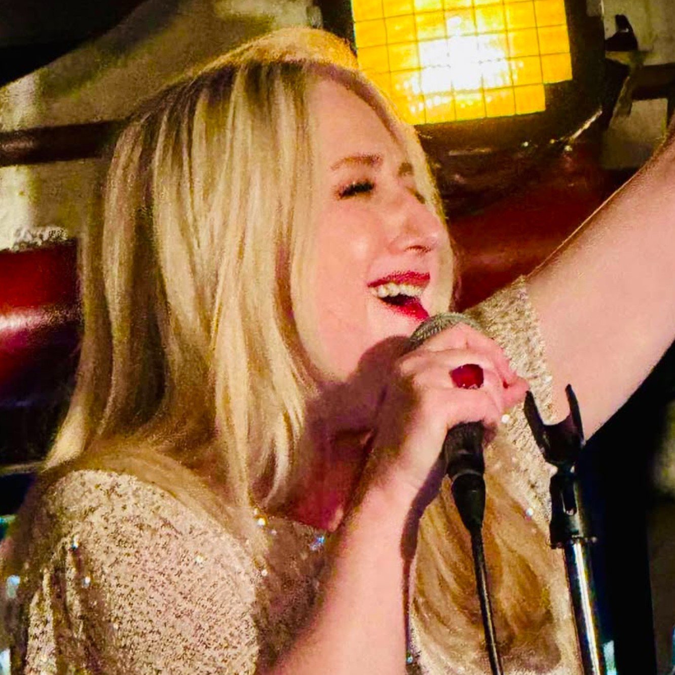 Kings Cross Community Centre proudly presents 
JAZZ UP THE CROSS 
on SUNDAY 25 OCT 
FROM 3 - 6PM 
 FITZROY GARDENS

Join MC Vashti Hughes for a vibrant Sunday afternoon of live music, laughter and unforgettable performances. Enjoy blues from Robert S