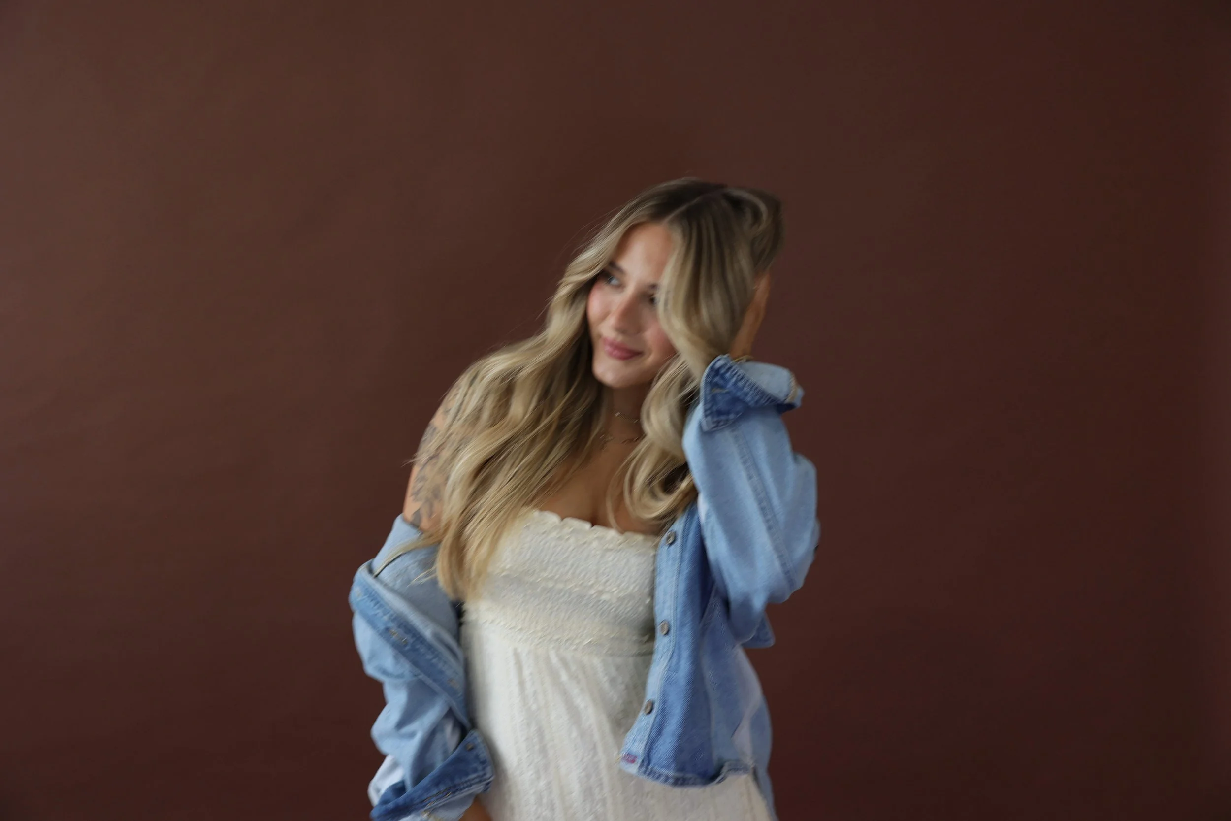 Jaidyn Avila-Fresno/Clovis Hairstylist specializing in blondes, lived in color & IBE extensions.
