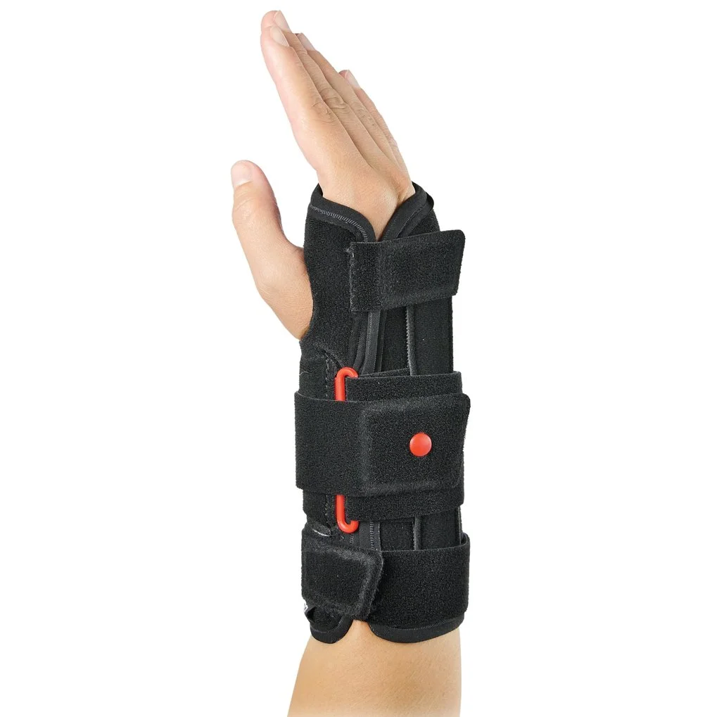 Wrist brace for wrist injuries in Hakuba