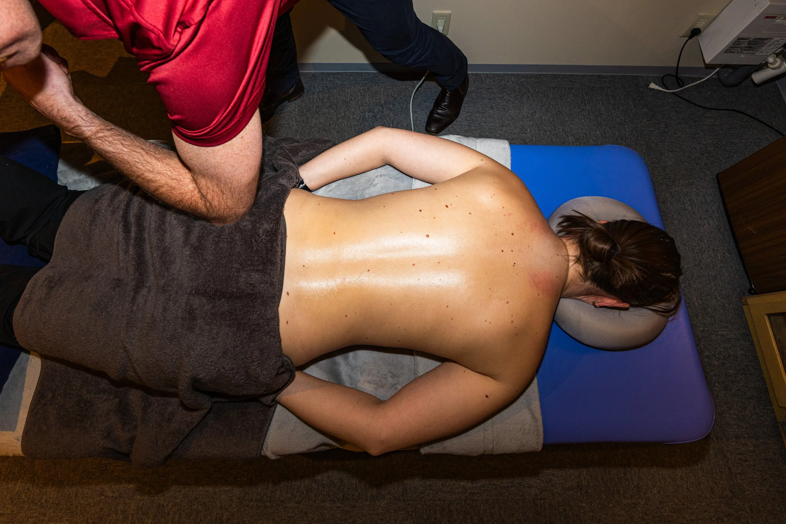 A Peak Sports Physio Hakuba Physiotherapists performs treatment for a hip injury in Hakuba