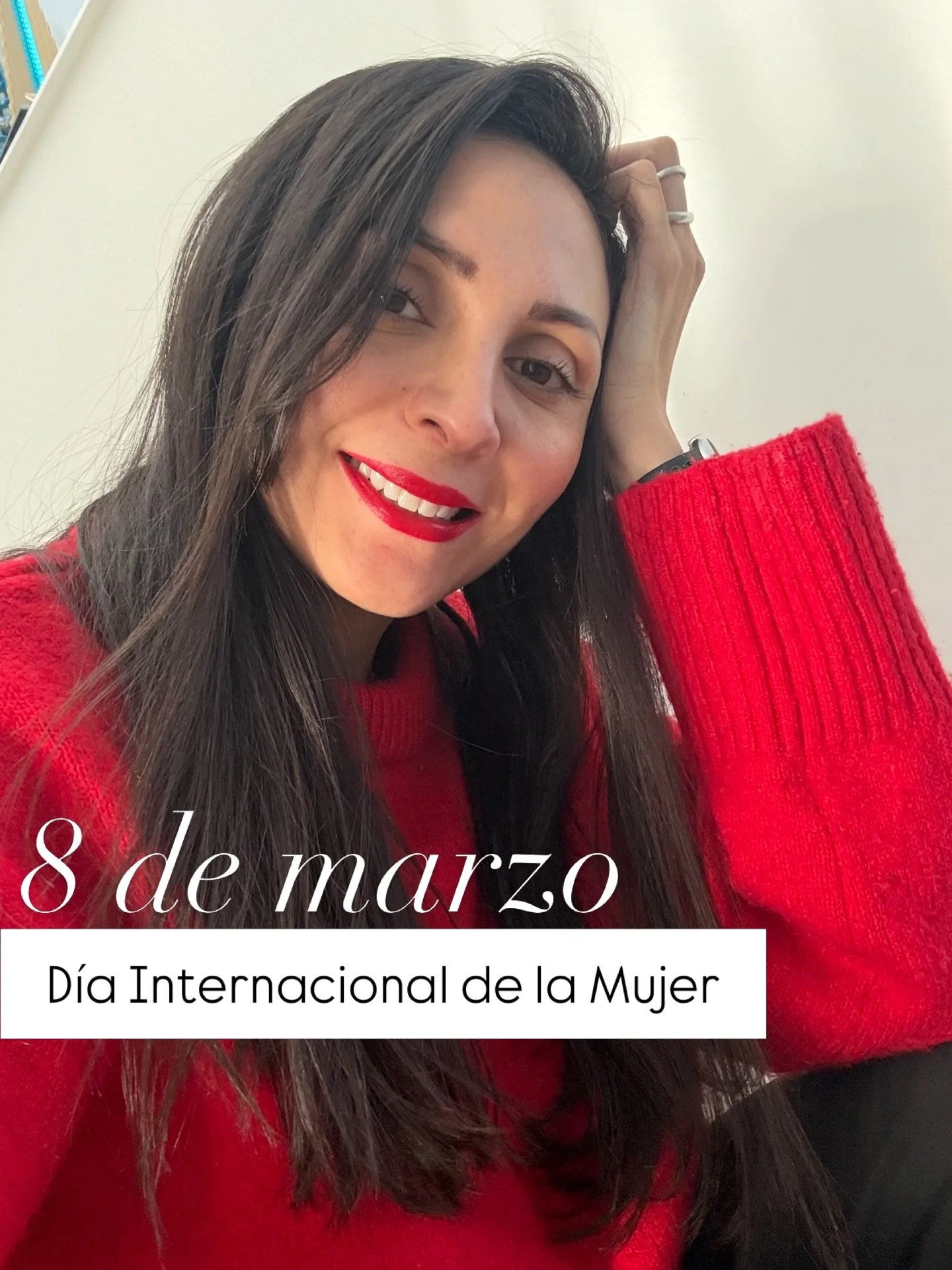 Hoy celebro a las mujeres fuertes.

A las que lloran cinco minutos en el carro&hellip;
se secan las l&aacute;grimas
y se bajan con su mejor cara a las actividades de sus hijos.

A las que en medio del dolor siguen adelante,
con un coraz&oacute;n llen