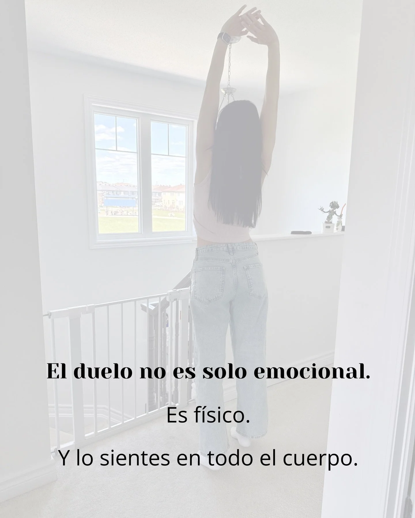 El duelo tambi&eacute;n se siente en el cuerpo.

En el cansancio.
En el insomnio.
En la mente que no responde igual.

Si te sientes distinta&hellip;
tiene sentido.

Tu cuerpo tambi&eacute;n extra&ntilde;a.

#Duelo #Grief #HealingOutLoud