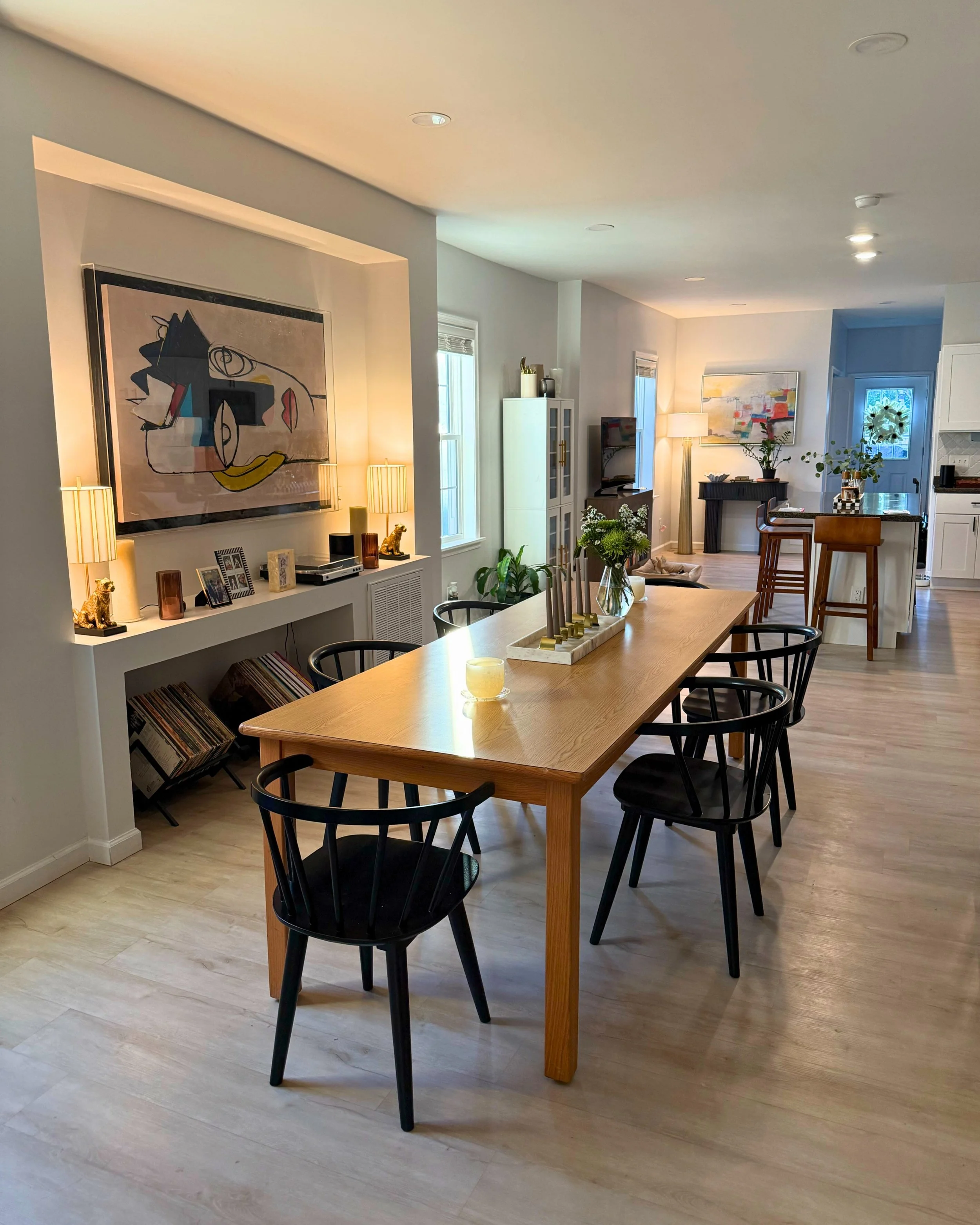 The impact of intentional Dining Set contrast.