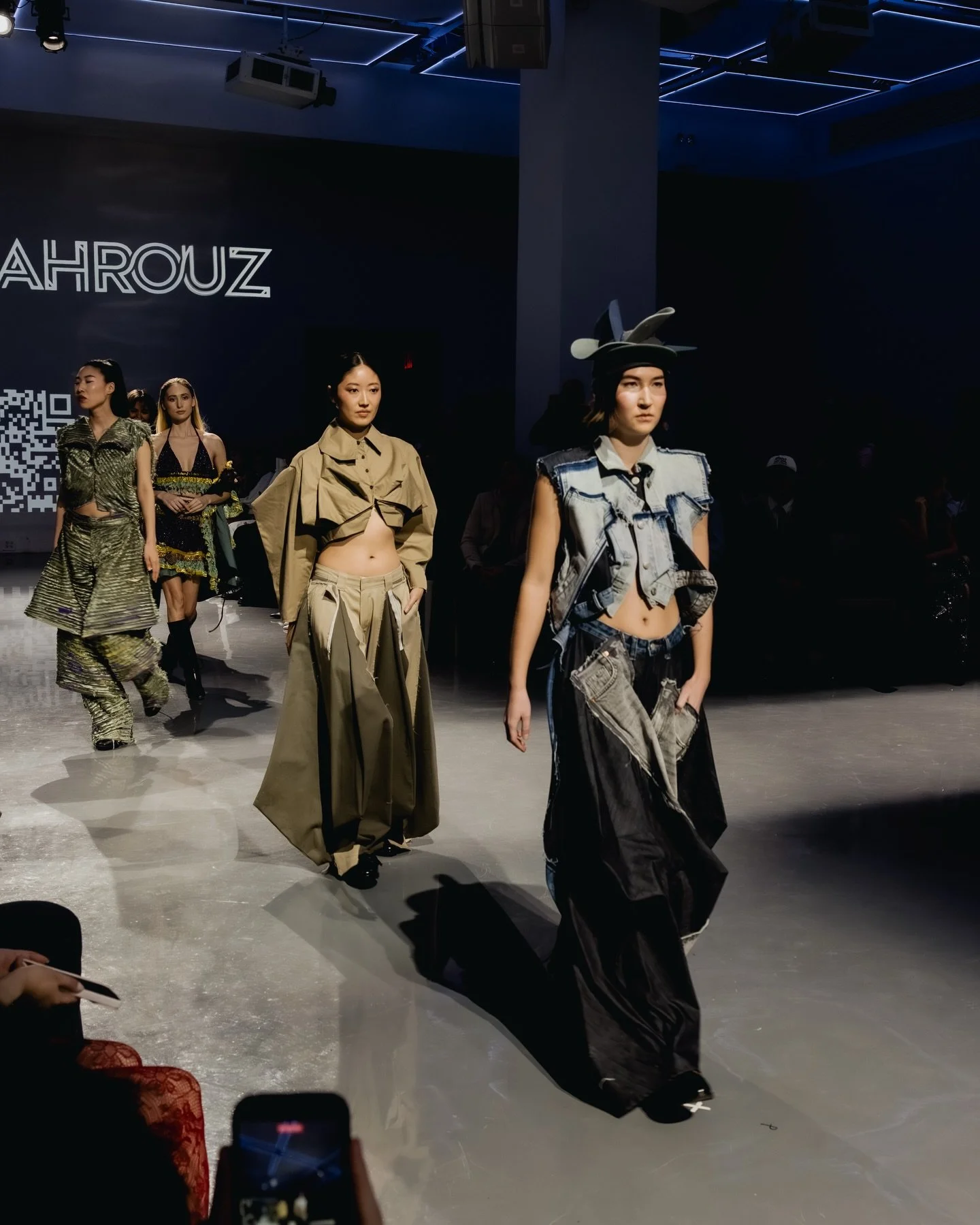 S4 26 Asian New York Fashion Week
&bull;
Production @asiannyfw 
PR @thechigroup 
Location @lavanmidtown 
&bull;
Thank you @dannydidthat_ for including me in the official Asian NYFW Media Team. The Best Media Team. 
&bull;
1 Designer @dina.mahrouz 
2 