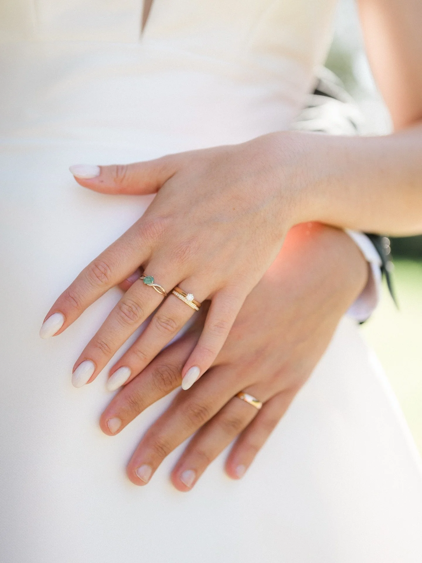 Je crois profondément que la force d’une photo de mariage ne réside pas seulement dans le spectaculaire, mais aussi dans ces petits détails qui deviennent précieux.
C’est exactement ça que j’aime