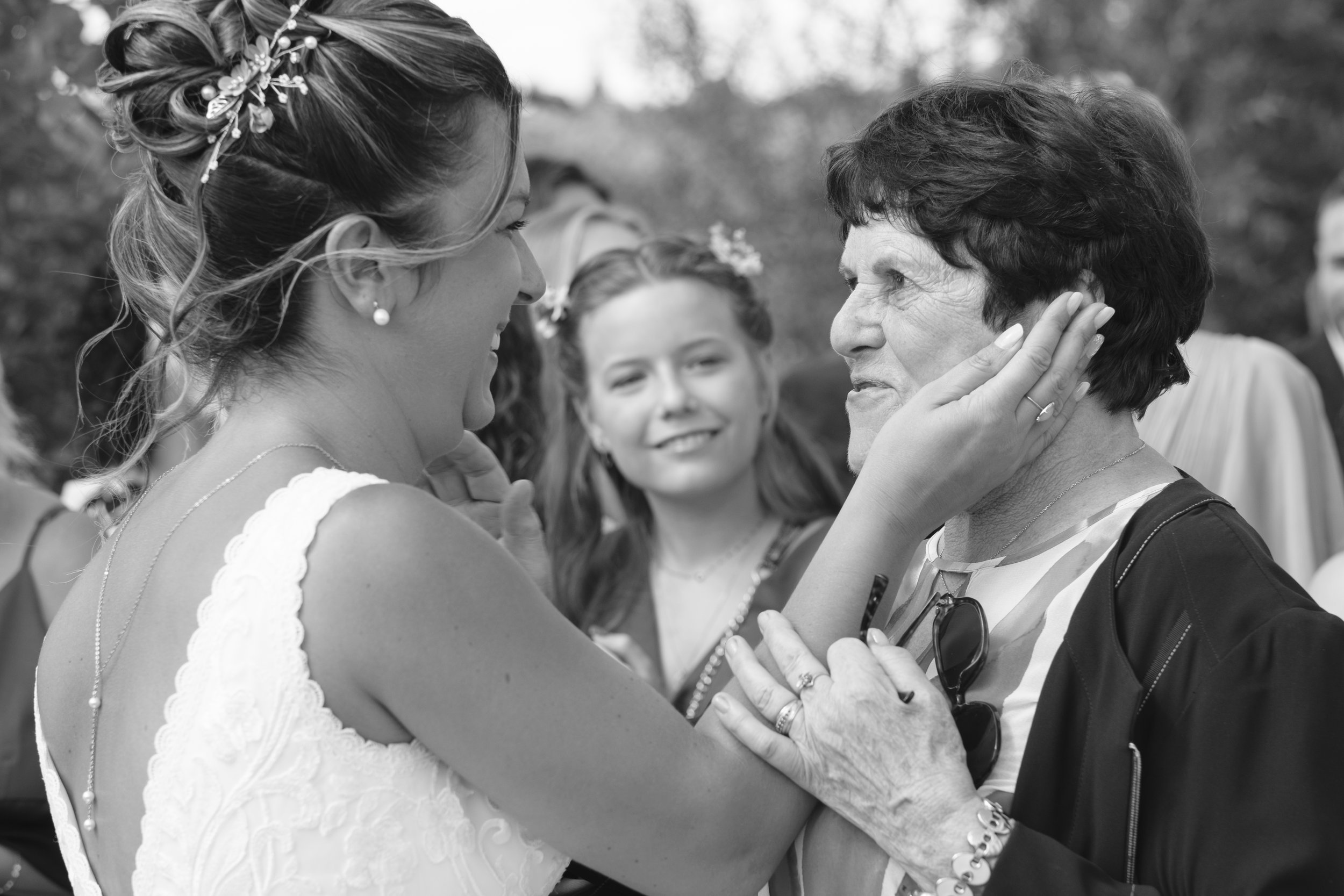 Les grands-parents au mariage : pourquoi leurs photos sont précieuses.