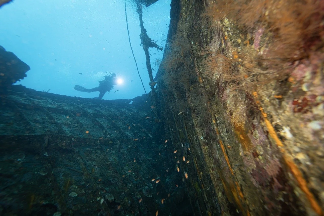 Dive_Ship_Wreck_Underwater_Diver 2 ve velké velikosti.jpeg