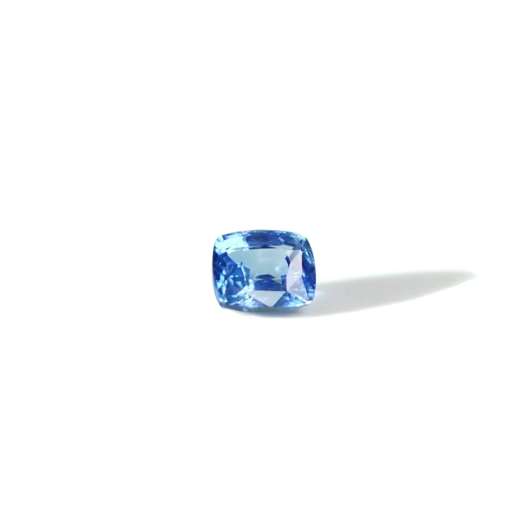 Ceylon blue sapphire to be to be used for a ring or pendant or bracelet
