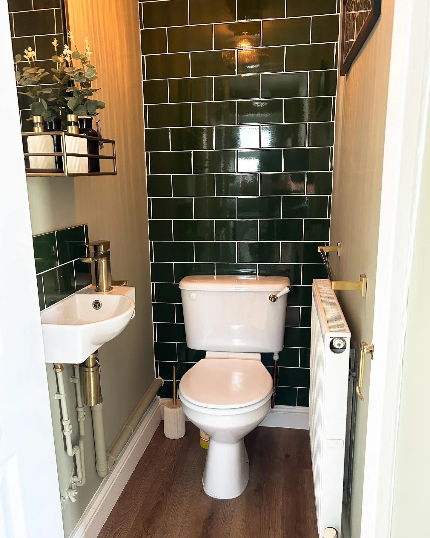 Downstairs toilet room transformation 🔧
-
Gold & green what a dream team 👌🏼
#bathroomrenovation #tiling #bathroominspo #bathroominspiration #homerefurbishment #constructionlife