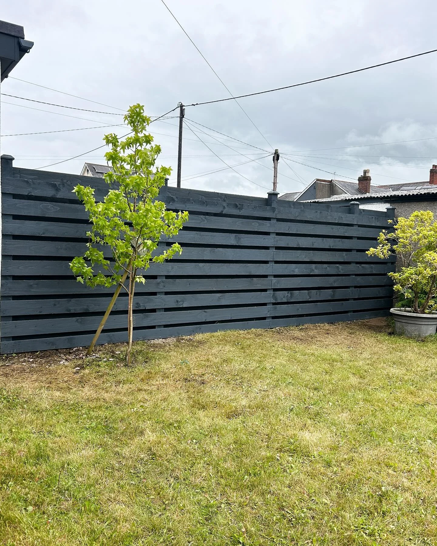 Recent fencing job completed for this customer. 
-
Built & painted. 
-
#fenceinstallation #fencebuilding #fencedesign #fencecontractor