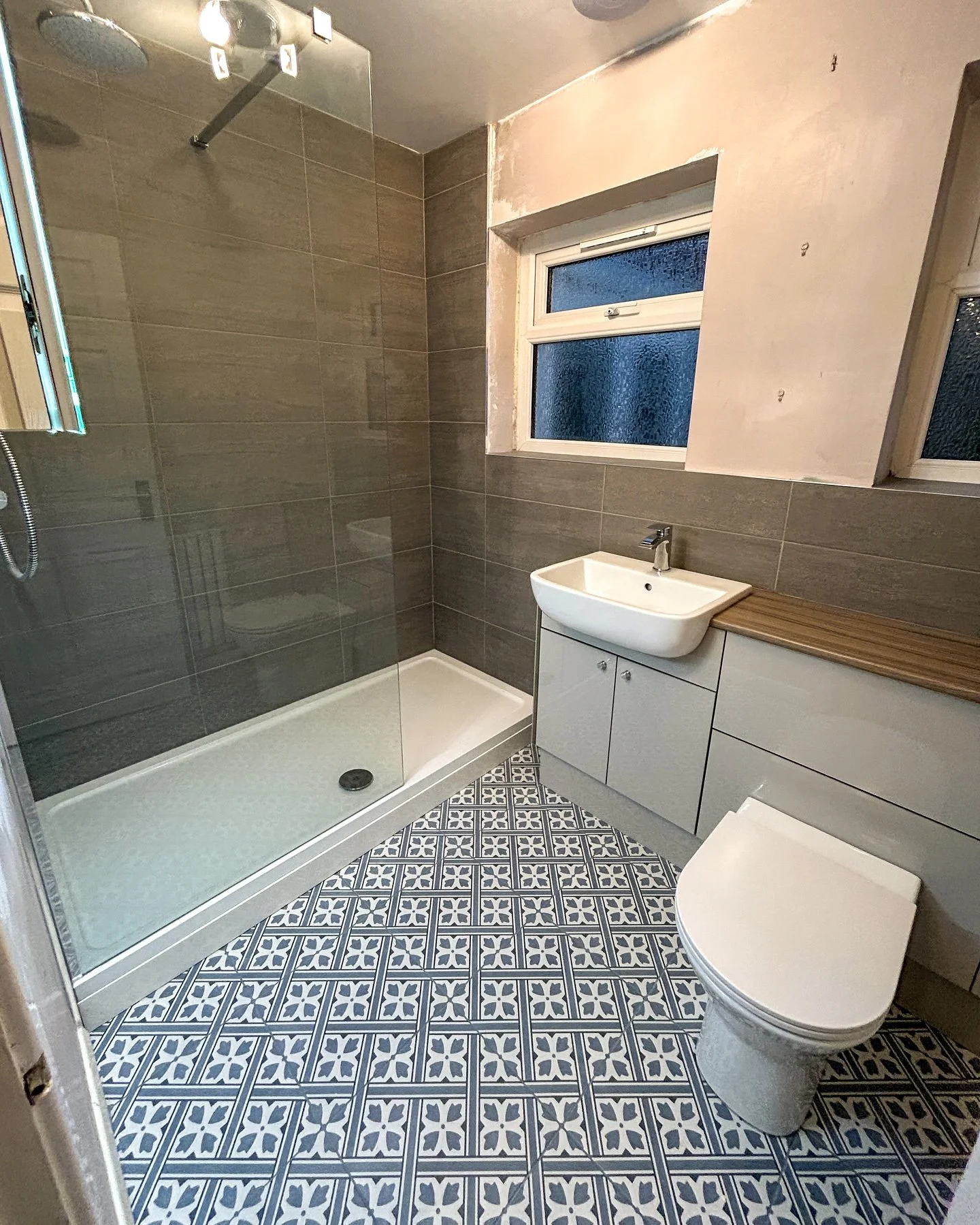 First bathroom of 2025 completed ✅
-
Enjoyed transforming this bathroom for the customer. Just needs a paint to finish it off. 
#bathroomrenovation #tradesman #houserenovation #bathroomdesign #bathroom