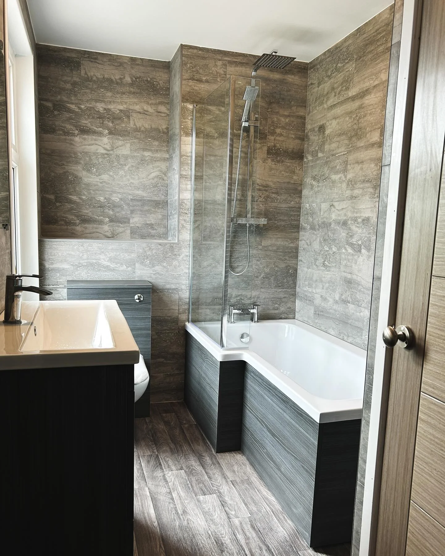 A recent bathroom refurbishment completed. 
(Forgot to take before photos 🤦)
-
A lot of work for this bathroom including, lowering ceiling, stud walls built, new doors hung and of course the installation of the new bathroom 👌🏼
-
#bathroomfitter #b