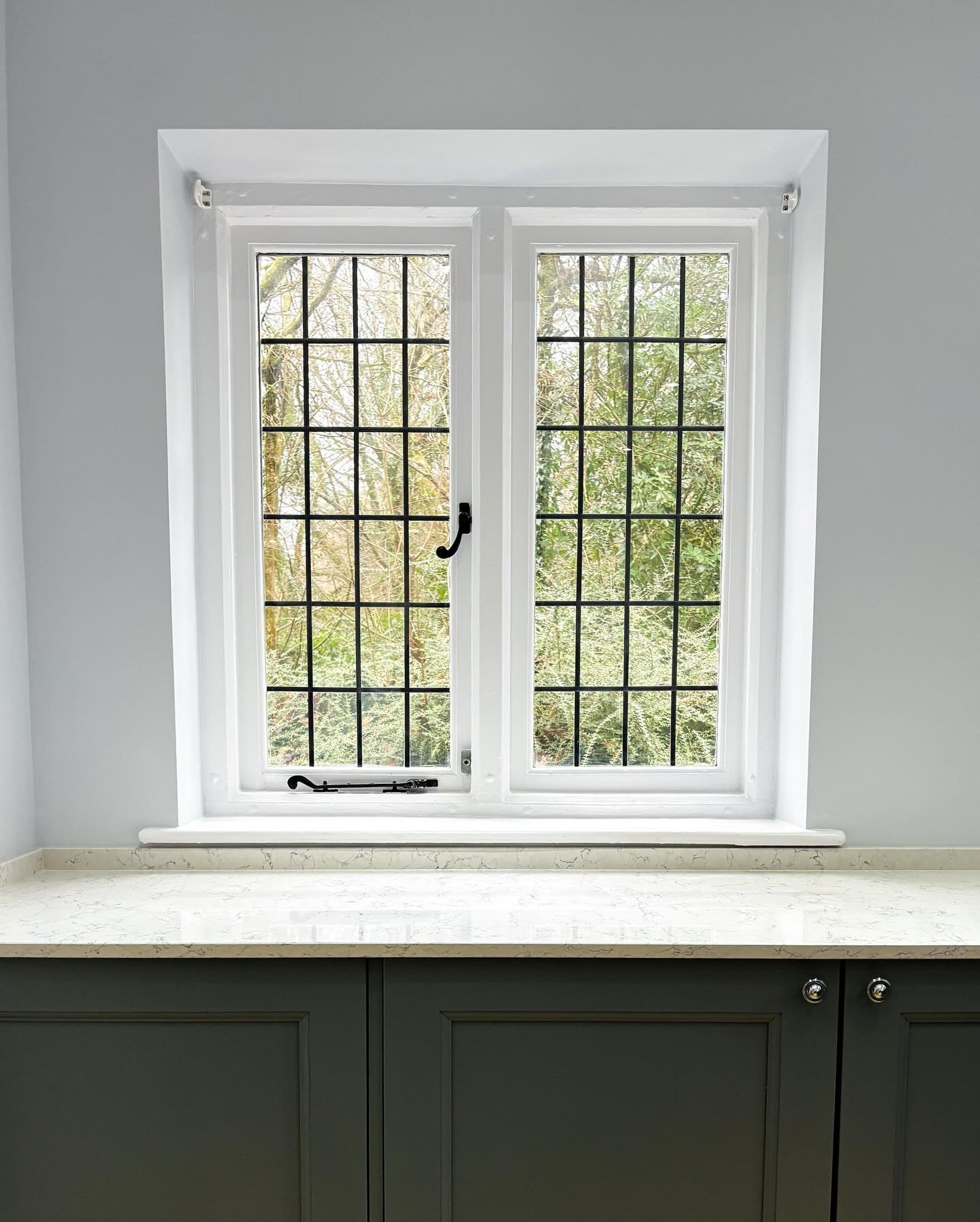 Getting this one finished just in time for Christmas 🎄 &ndash; fresh look, perfect colour combo, and a brighter space ready for the holidays.

#painteranddecorator #painter #interior #interiordesign #decoratorlife