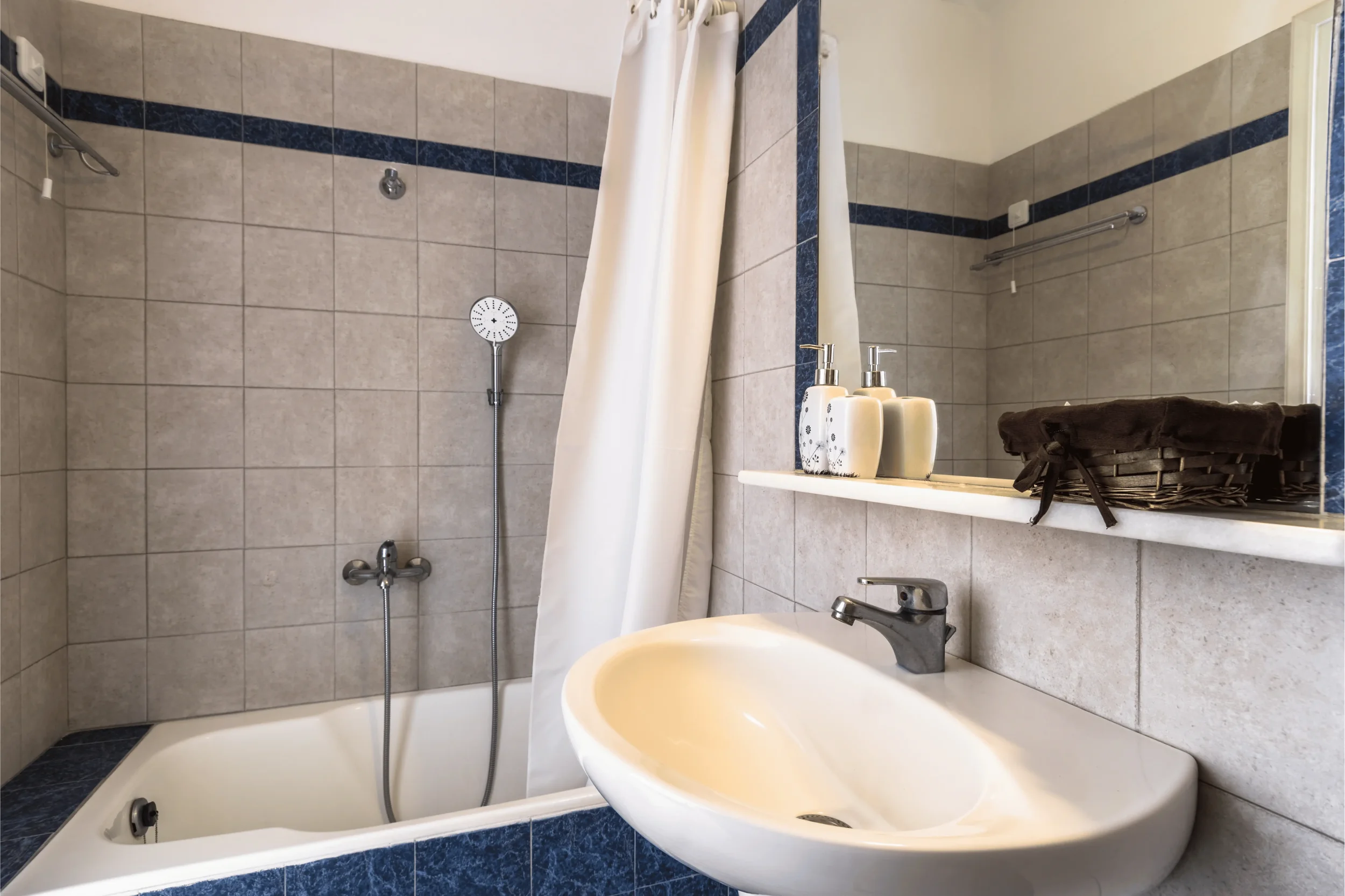 irigeneia perissa santorini hotel bathroom double .webp