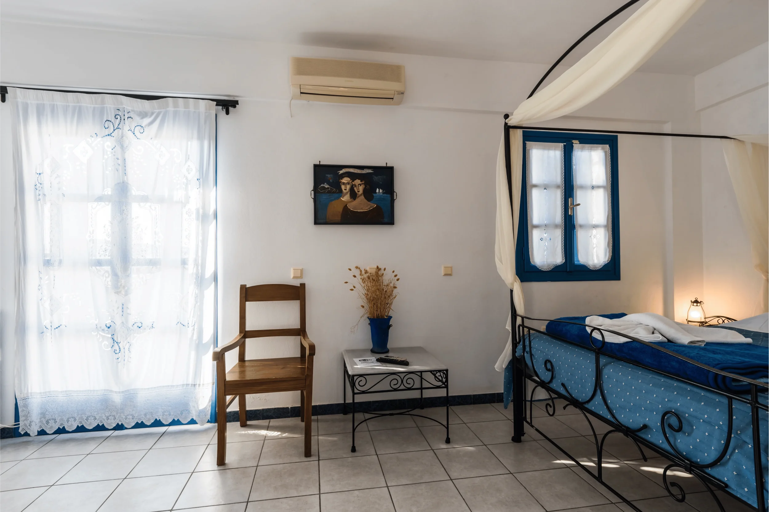 irigeneia perissa santorini hotel suite.webp