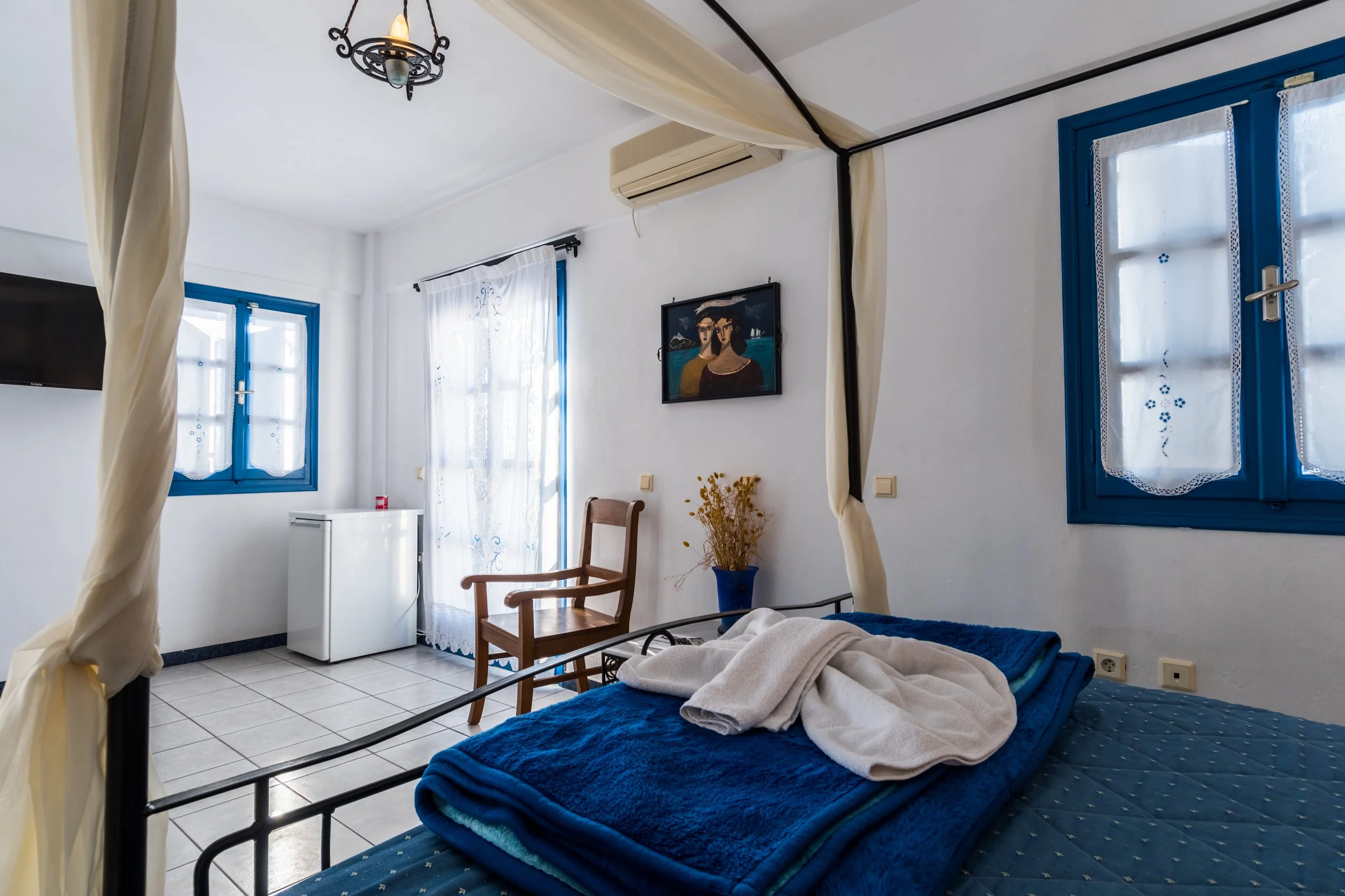 Suite, first bedroom, 2nd pic.jpg