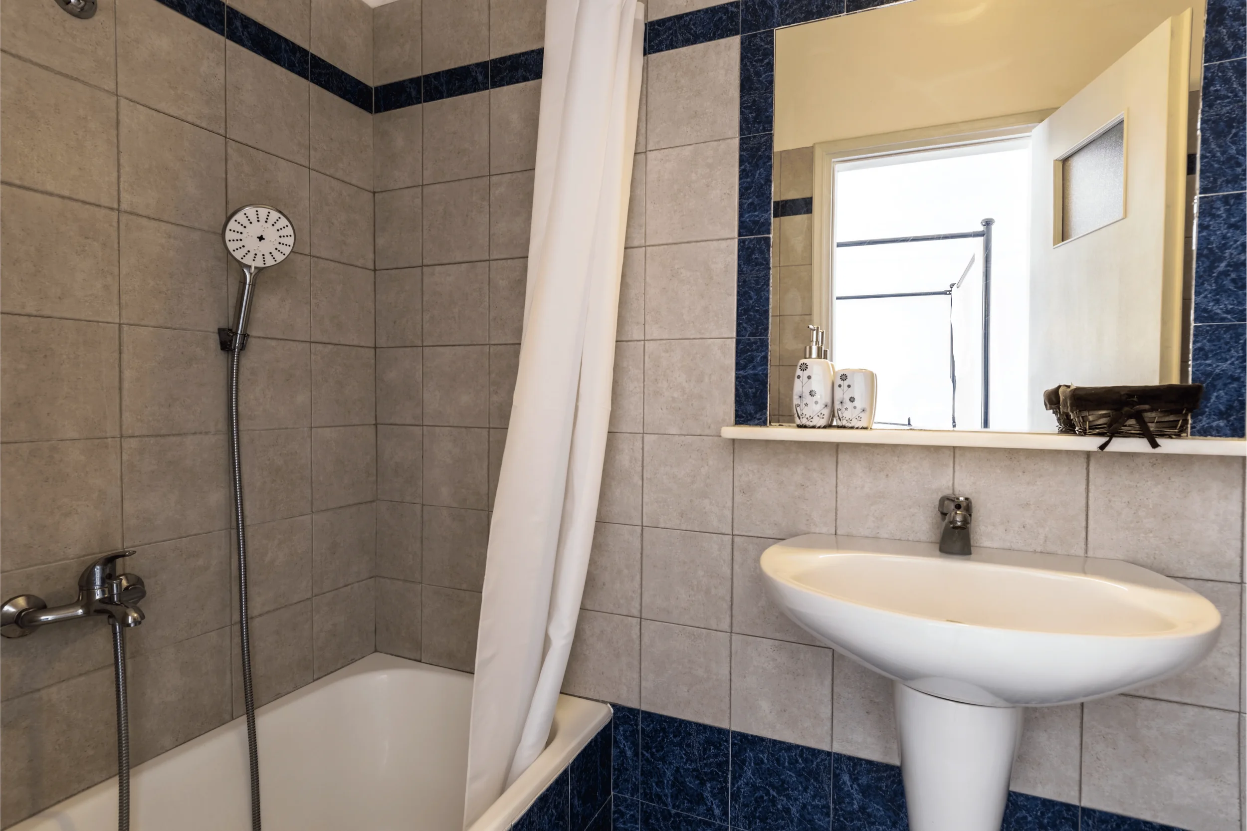Irigeneia perissa santorini hotel bathroom.webp