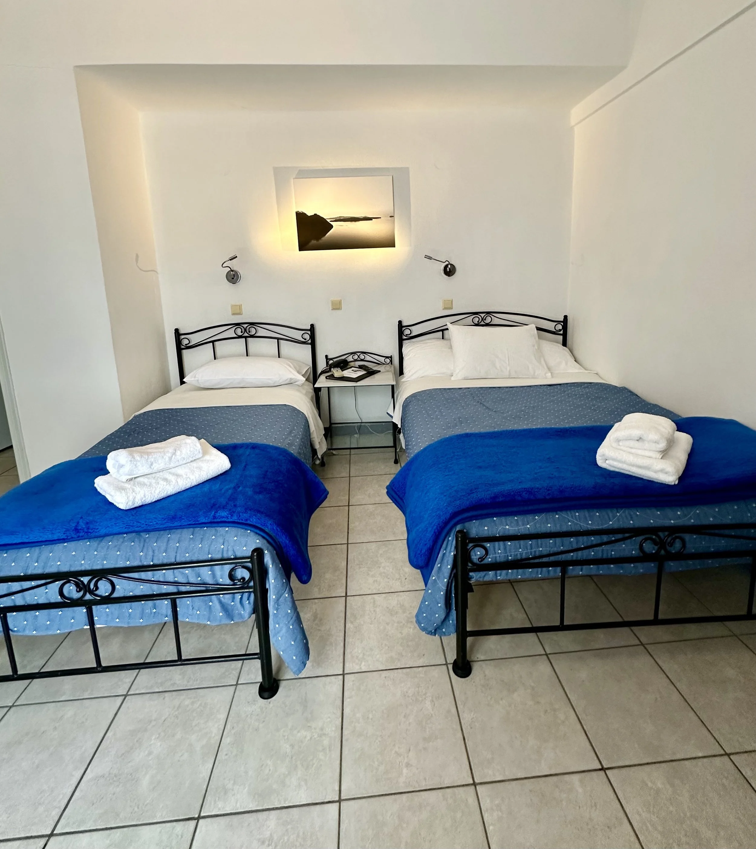 Twin room Irigeneia hotel Santorini perissa