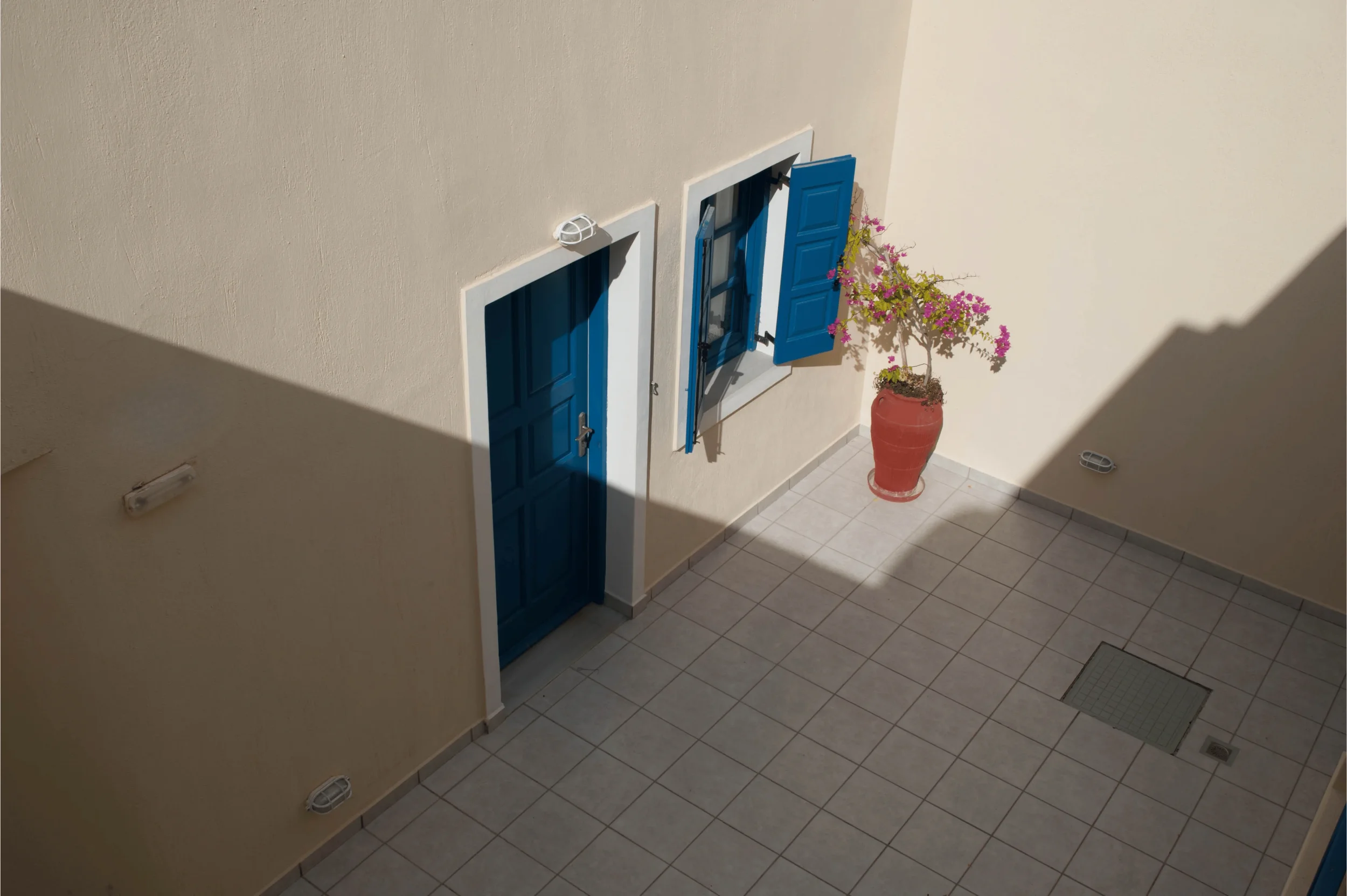 irigeneia perissa santorini economy double room.webp