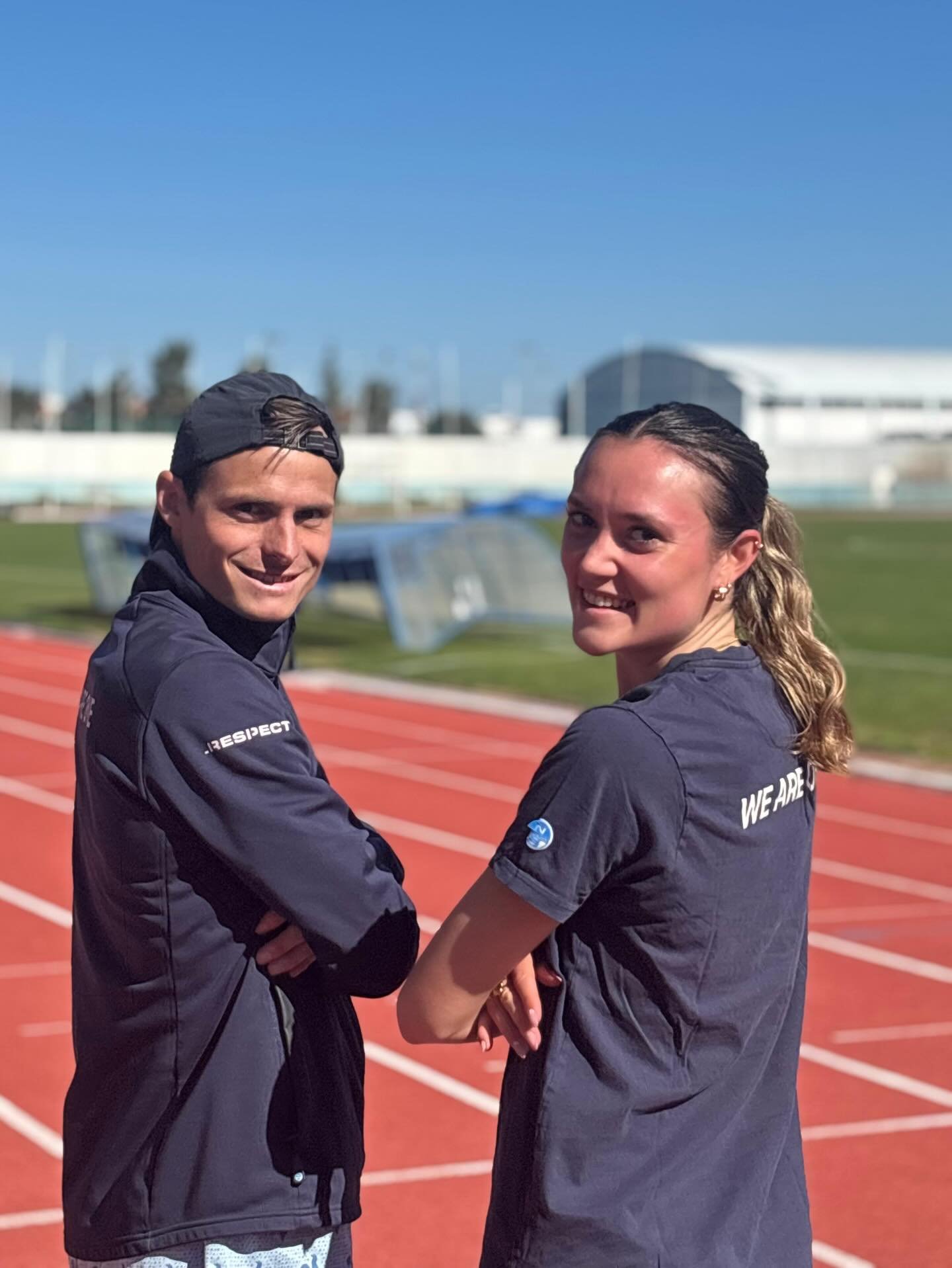 Esprit collectif ☀️✨

Il y a quelques semaines, une partie de la team RESPECT &eacute;tait r&eacute;unie  sous le soleil du Portugal. Deux d&rsquo;entre eux &eacute;taient d&eacute;j&agrave; pr&eacute;sents : @aurelienquinion et @anadelahaie !

Quelq