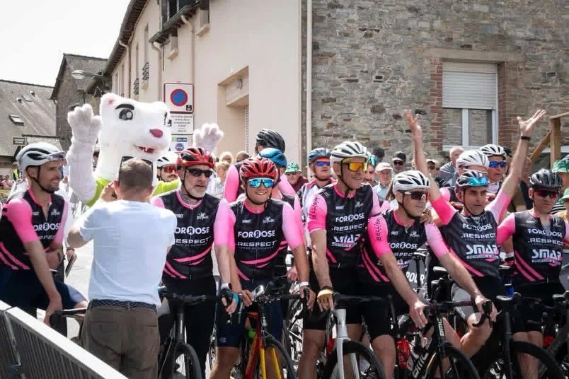 Une journ&eacute;e comme on les aime 🫶🏼

Hier on &eacute;tait au c&oelig;ur du Tour de Bretagne avec l&rsquo; @associationforrose 🩷🤍

Des kilom&egrave;tres ensemble, des &eacute;changes, des sourires&hellip;et surtout une vraie &eacute;nergie col