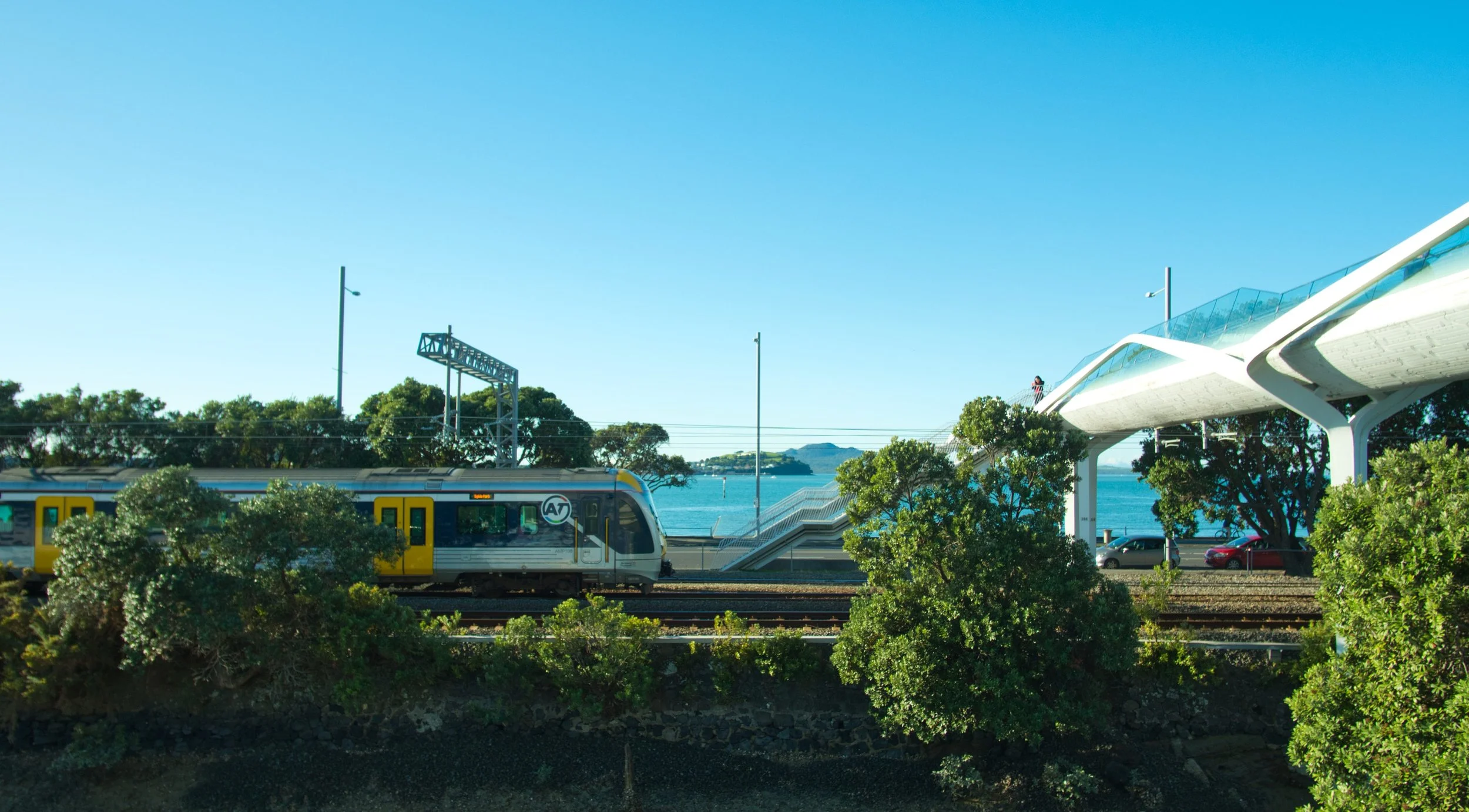 Train on Tamaki Drive 1b.jpg