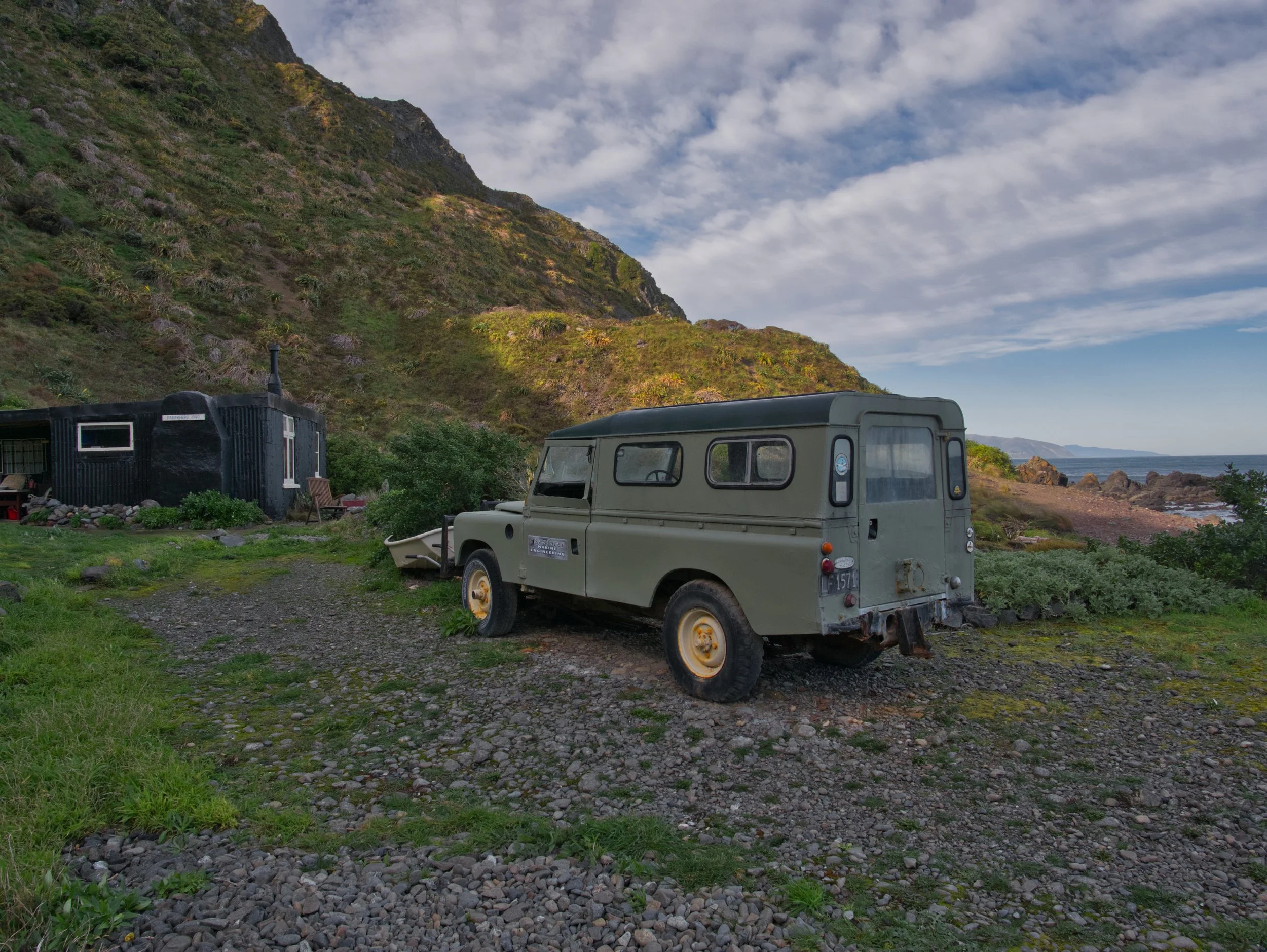 Red rocks land rover.jpg