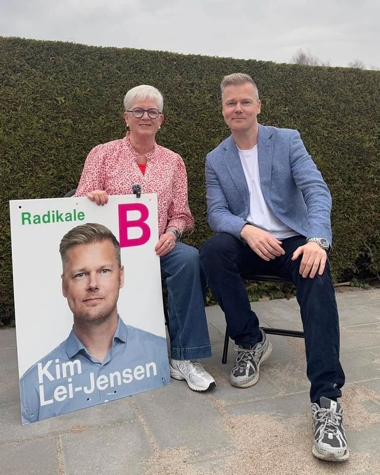 Kim stiller op til folketingsvalget p&aring; tirsdag. Han er en erfaren og klog politiker, der vil arbejde h&aring;rdt for at beskytte vores natur og sikre, at alle b&oslash;rn og unge f&aring;r en god og indholdsrig hverdag og gode uddannelser. 
Jeg