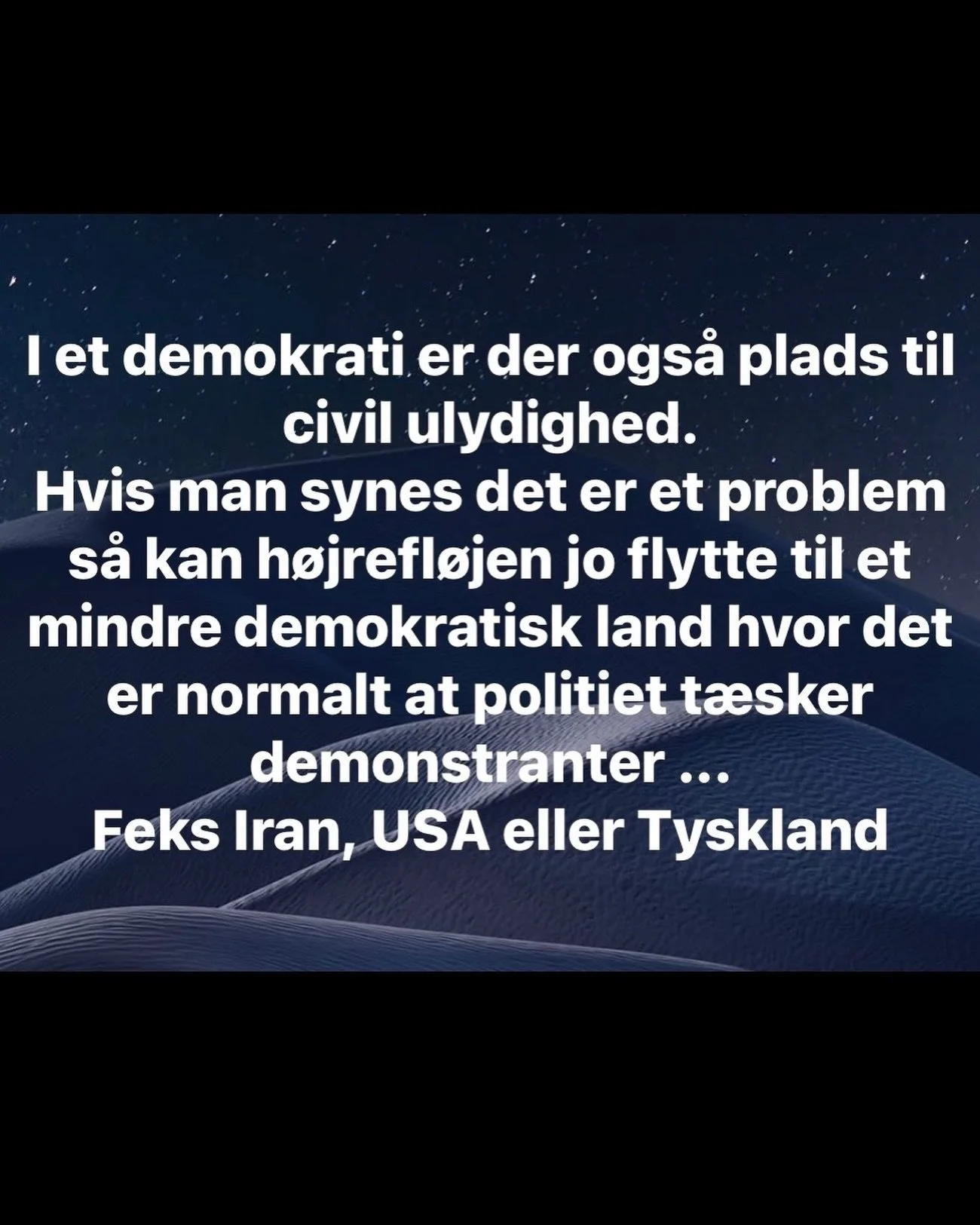 Verden oplever et skred mod autoritarisme og det er ikke sv&aelig;rt at finde holdninger som at politivold er ok hvis du ikke makker ret. Noget vi ogs&aring; har set tydeligt i USA det seneste &aring;r. Og med billeder af betjente ved M&aelig;rsk der