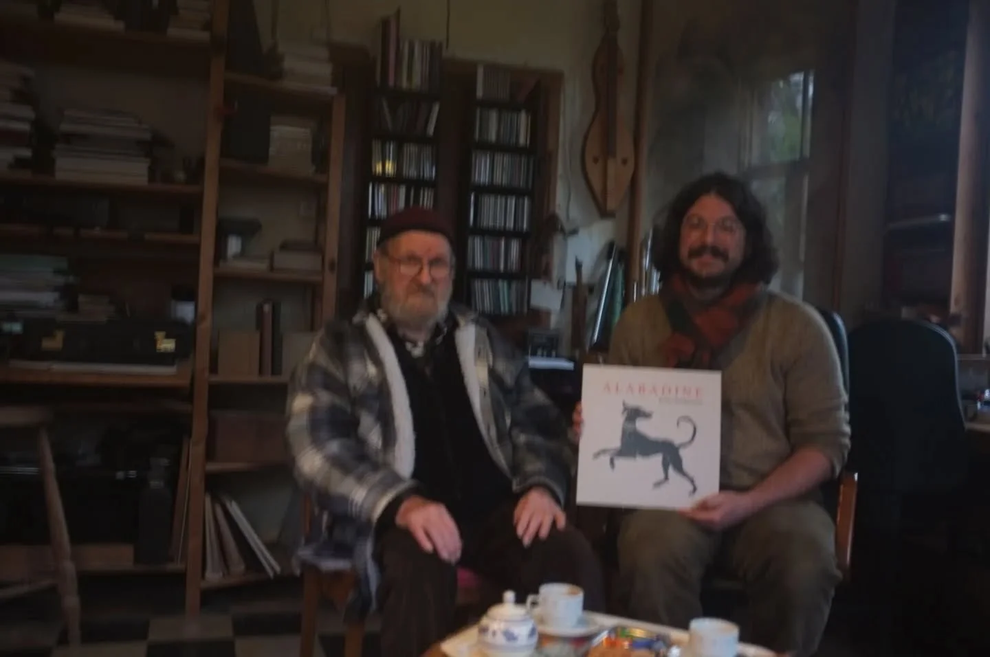 't Is simpel; voortdoen. Het jaar afgesloten met een bijzonder bezoek. Bedankt Willem, voor je werken, je liederen en gedichten, en samen met Chris voor de gastvrijheid deze namiddag. Nu nog even genieten met gezin en vrienden aan zee. Fijn eindejaar