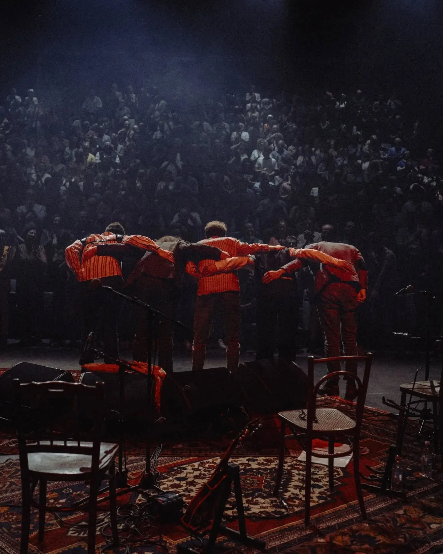 #tb naar twee weken geleden. Dit was de climax waar wij op hoopten. Nogmaals bedankt aan iedereen die er was en meegeholpen heeft. Wij hebben alvast heel veel zin in de toekomst. 

📷 @camille.mortier

#bvbavandamme #kleinkunst #vlaamsefolk #alabadin