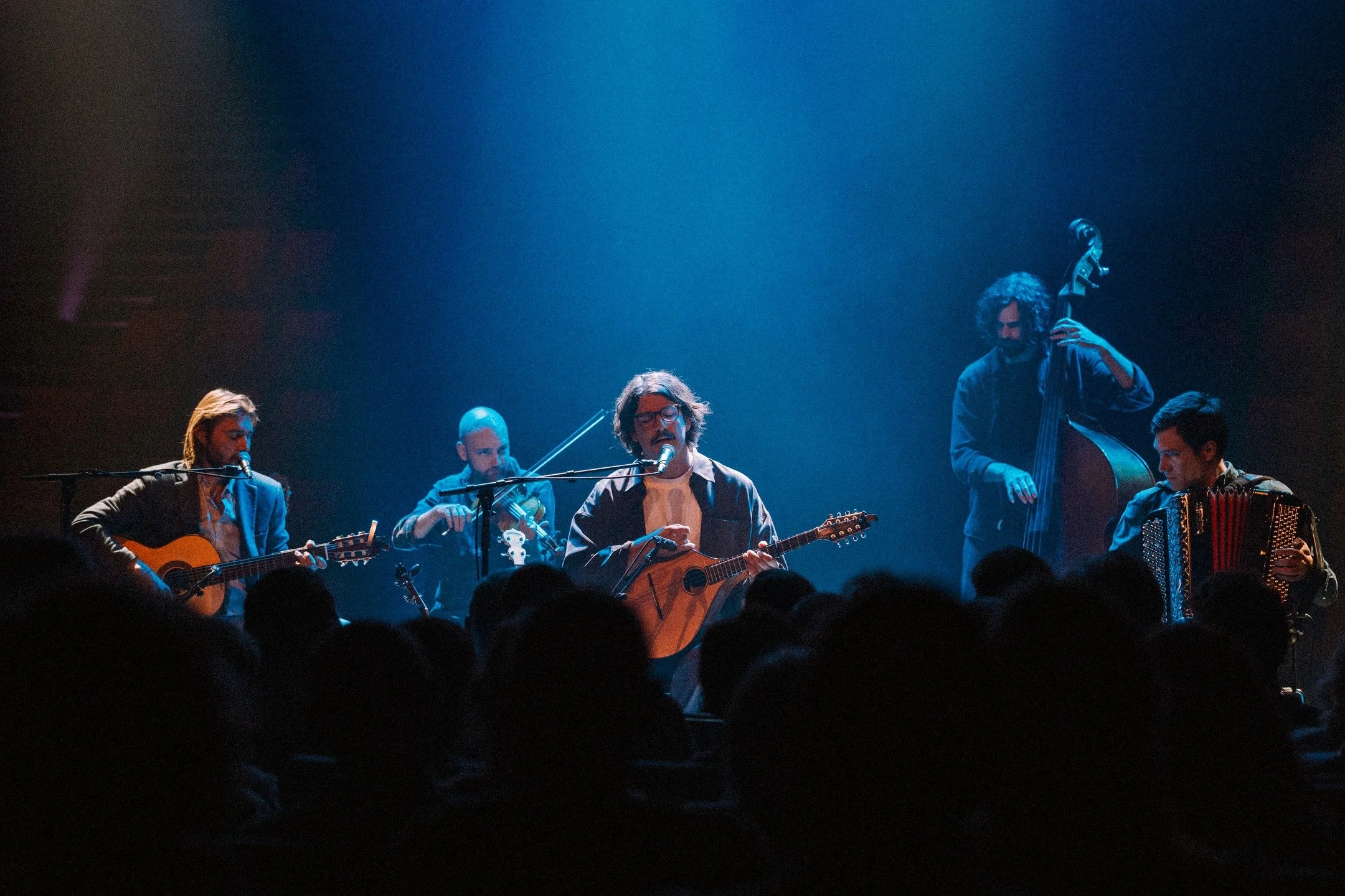 Afgelopen woensdag speelden we onze eerste try-out van Waterlanders in het immer sympathieke cultuurhuis @de_leest_izegem. Zo dankbaar voor de ontvangst en de vele reacties achteraf. De tweede try-out is inmiddels ook uitverkocht. We kijken nu n&oacu
