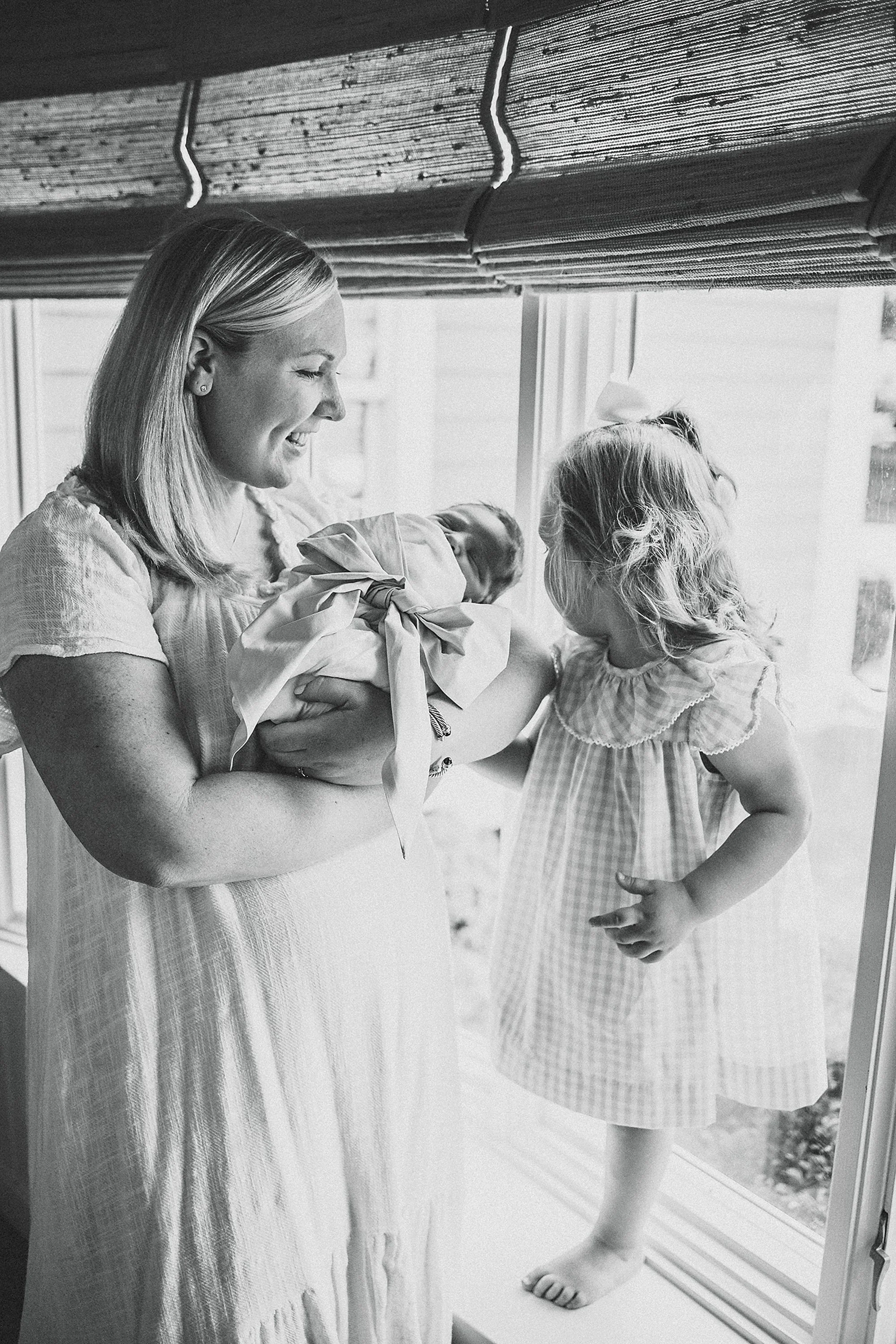 newborn-family-photos-at-home-carmel lauren lewis