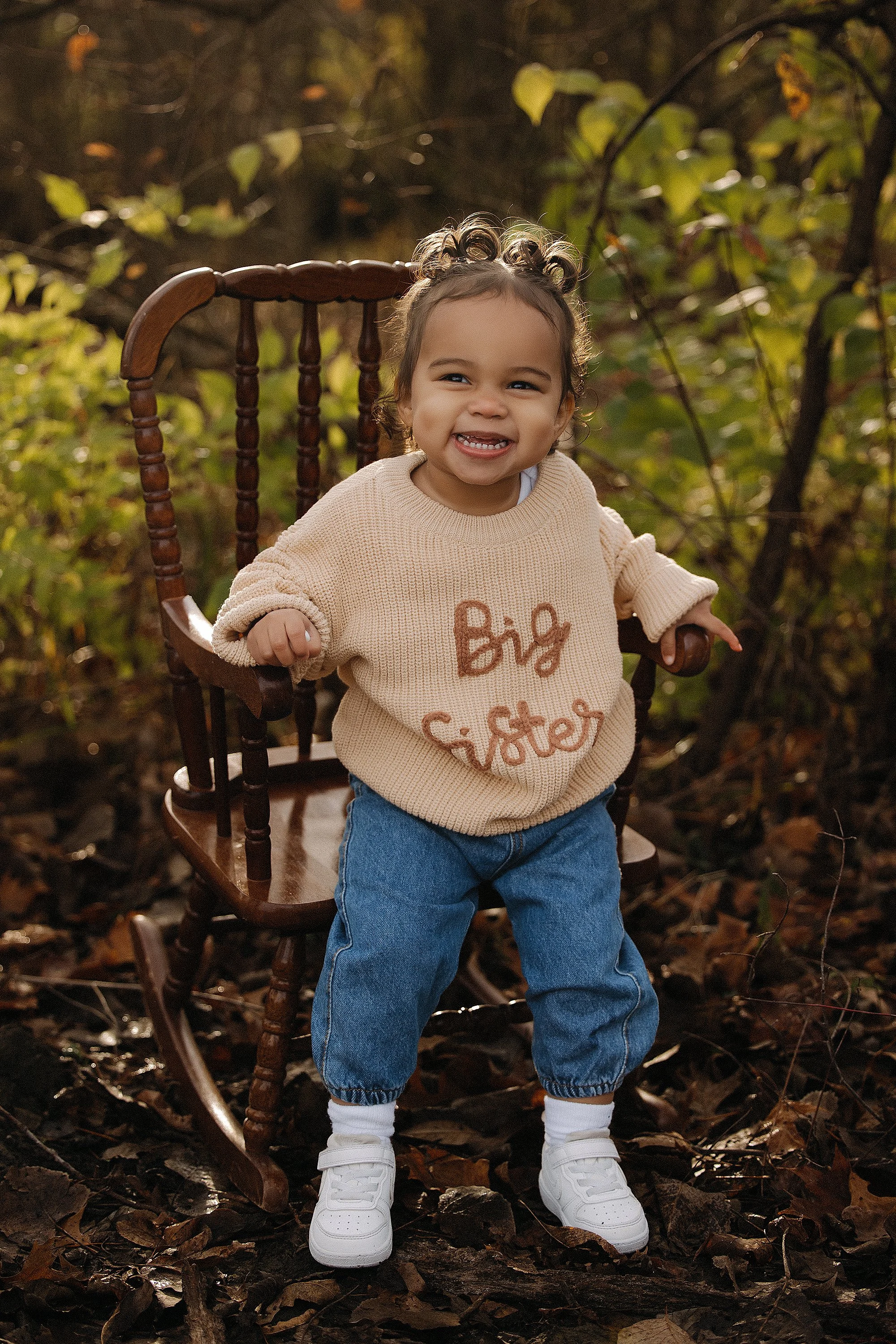 pregnancy announcement photos at ritchey woods park in fishers indiana 