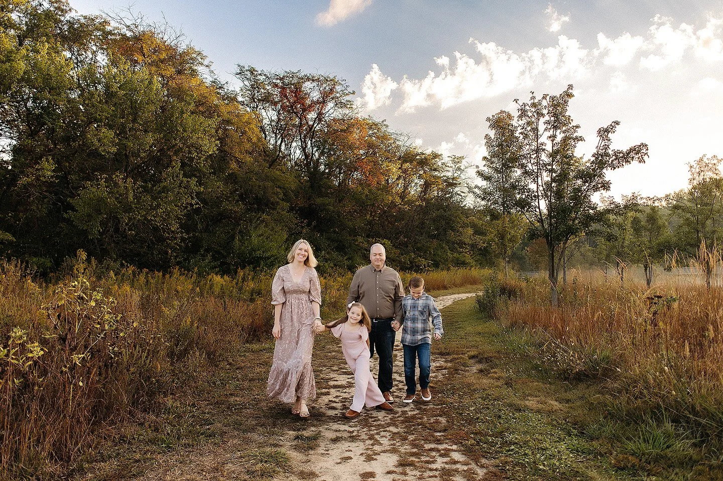 Flat Fork Creek Sunrise Minis will be going out tonight and tomorrow- this is my first time doing minis here, but it worked out so perfectly, it certainly won&rsquo;t be the last!! Who wants to see sneaks?!