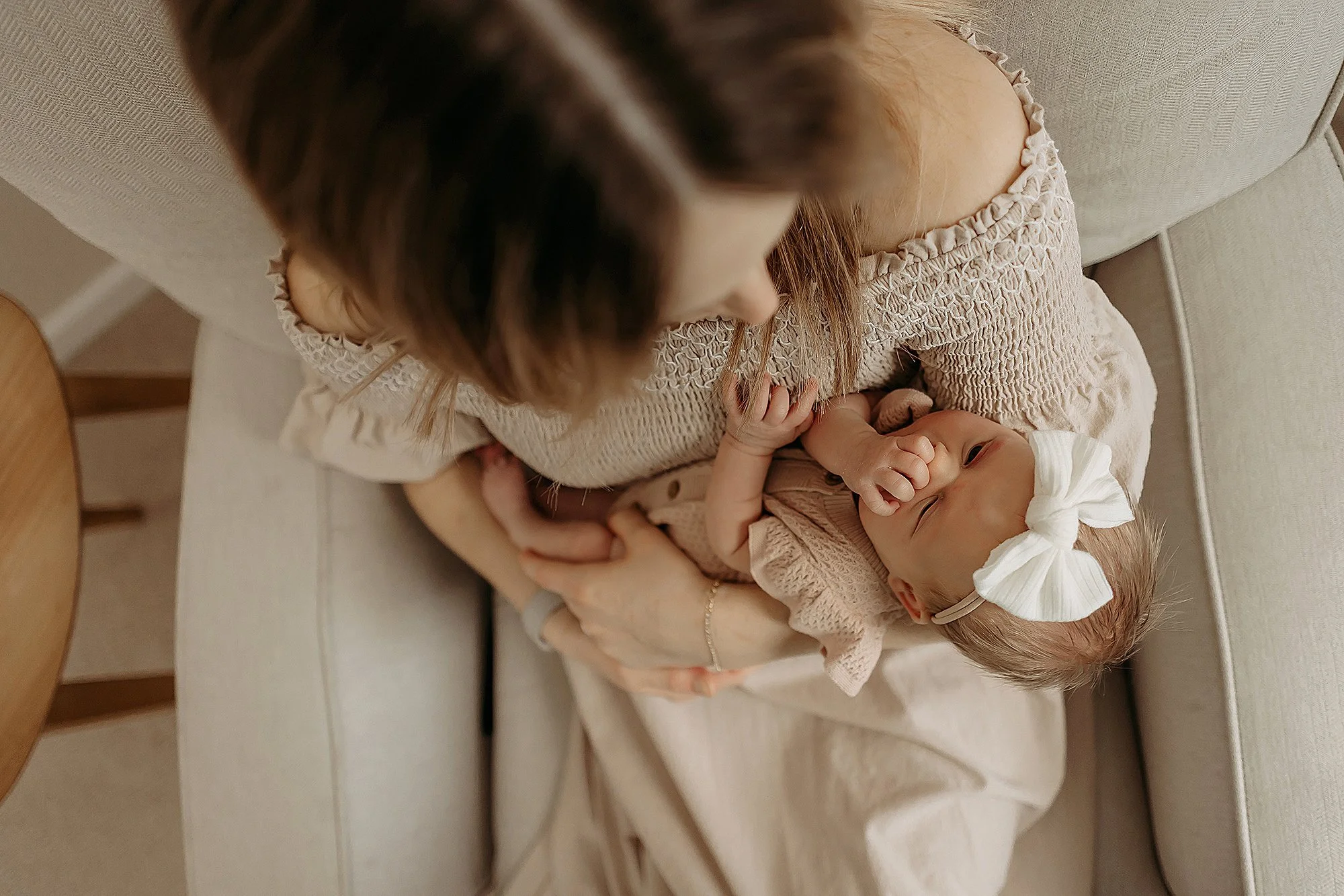 What parents should wear for lifestyle newborn photos at home