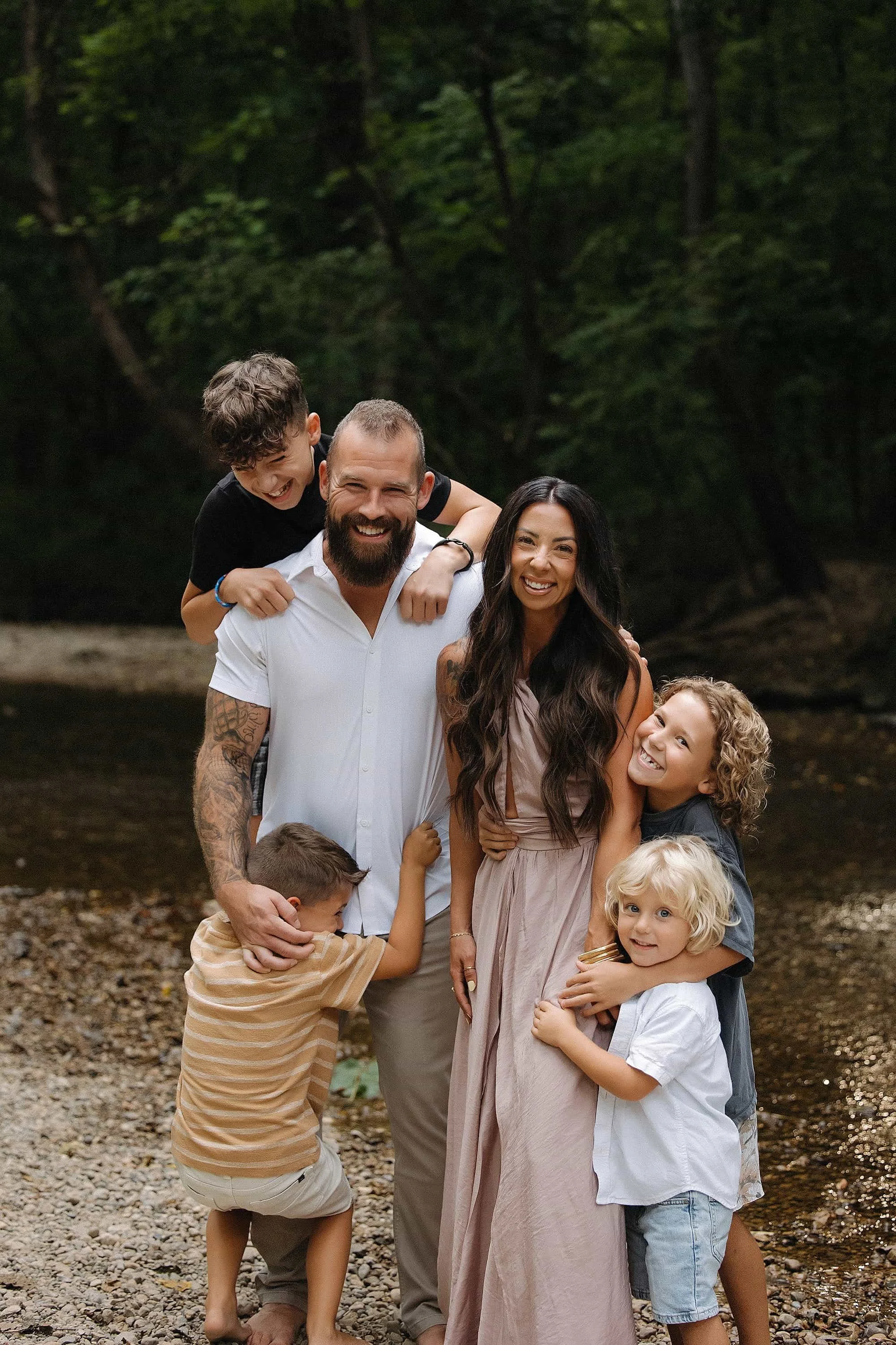 family photos at flowing well park, best parks in carmel for family photos