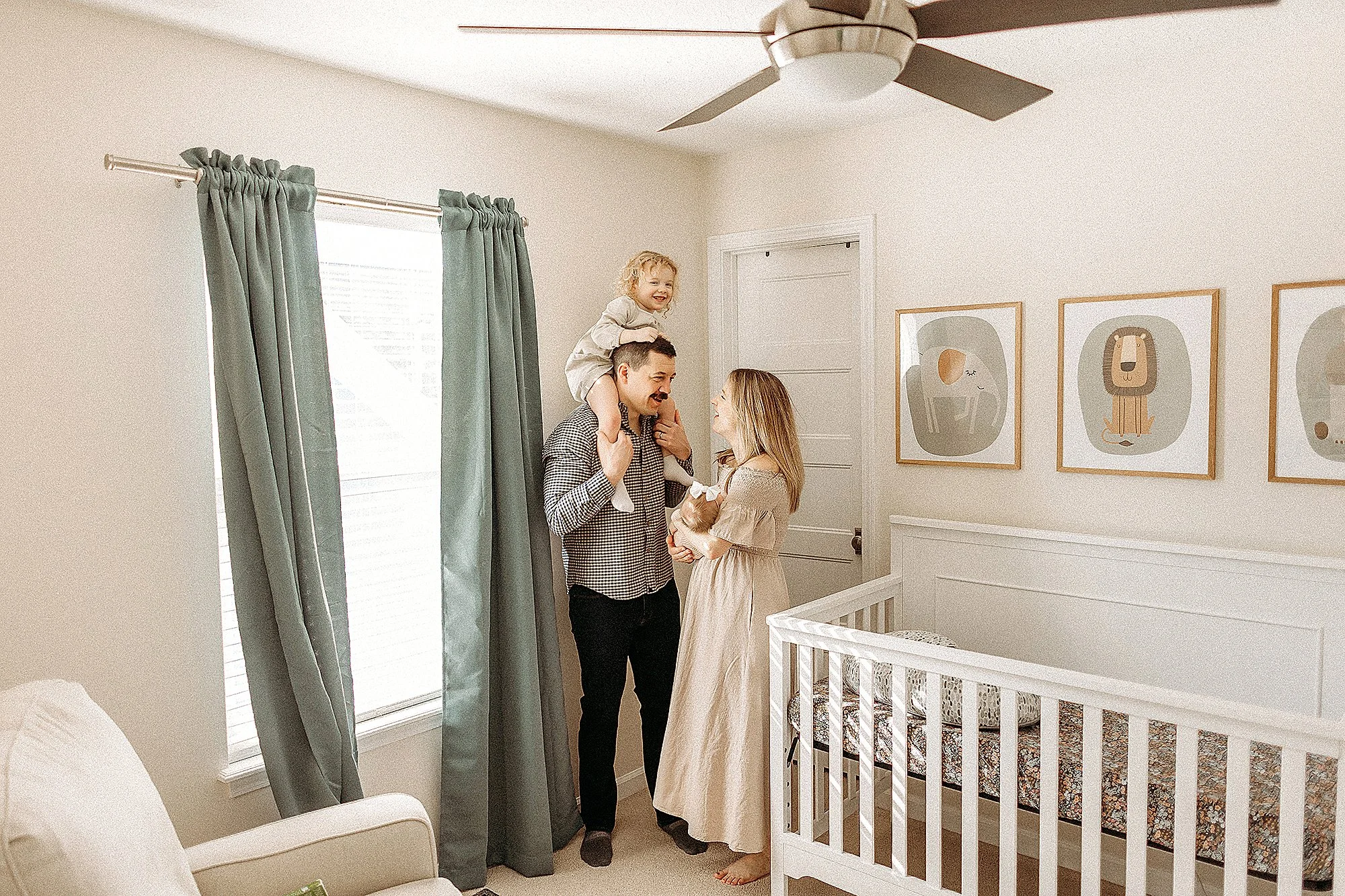 Neutral outfit ideas for lifestyle newborn photos taken at home