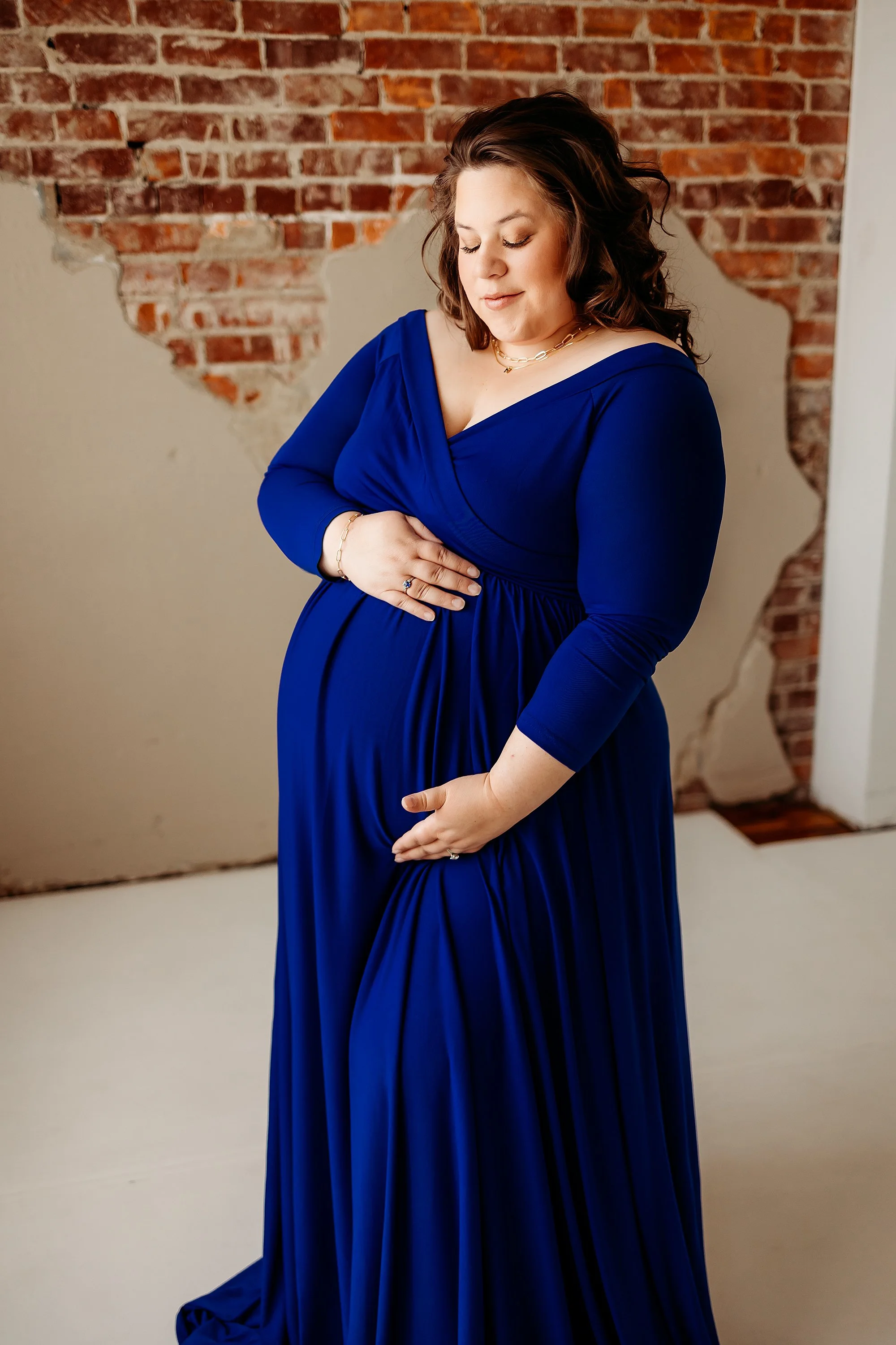 Maternity portrait taken during first year of baby photos with the heart narrative