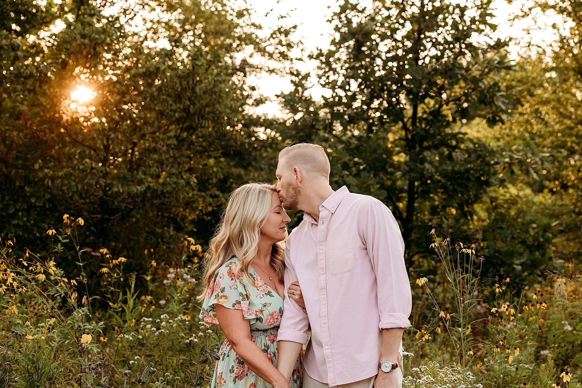 couple kiss summer minis wildflowers macgregor park westfield indiana