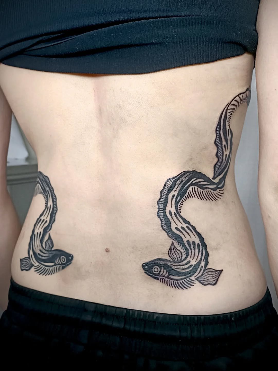 Got to do the other side today! One more small session left for touchups and details&hearts;️ but they look great already. Left is two weeks healed, right is fresh. Thanks for being such a trooper again Lotte💪💪