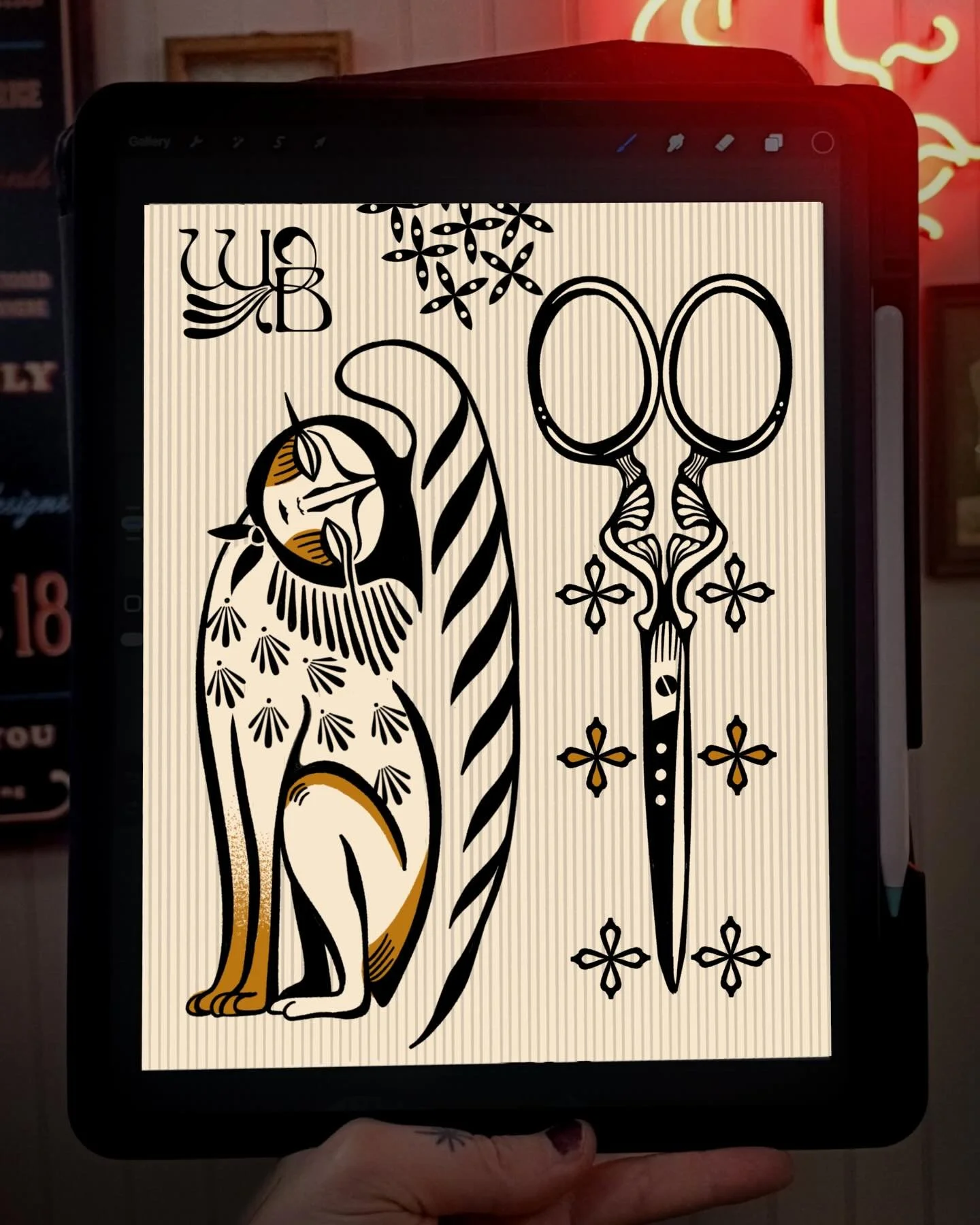 Would love to do these flashes. With a hint of colour or completely black &amp; grey. I still have spots left for January. Great new starts of the year👁️🧿👁️.

Dm to book✉️

With love,
Lau🐇